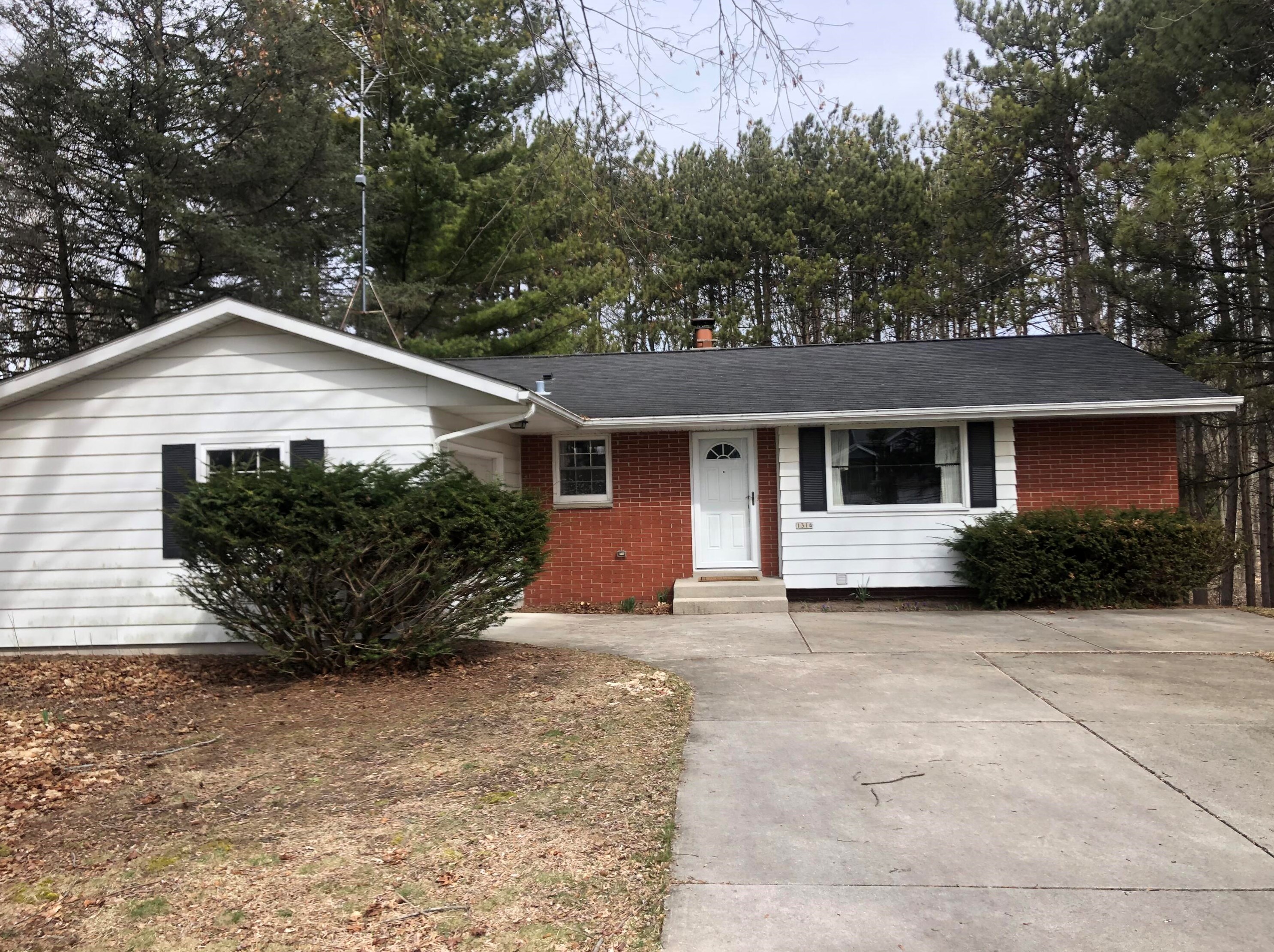 1314 Stahl Rd, Sheboygan WI 53081-8894 exterior