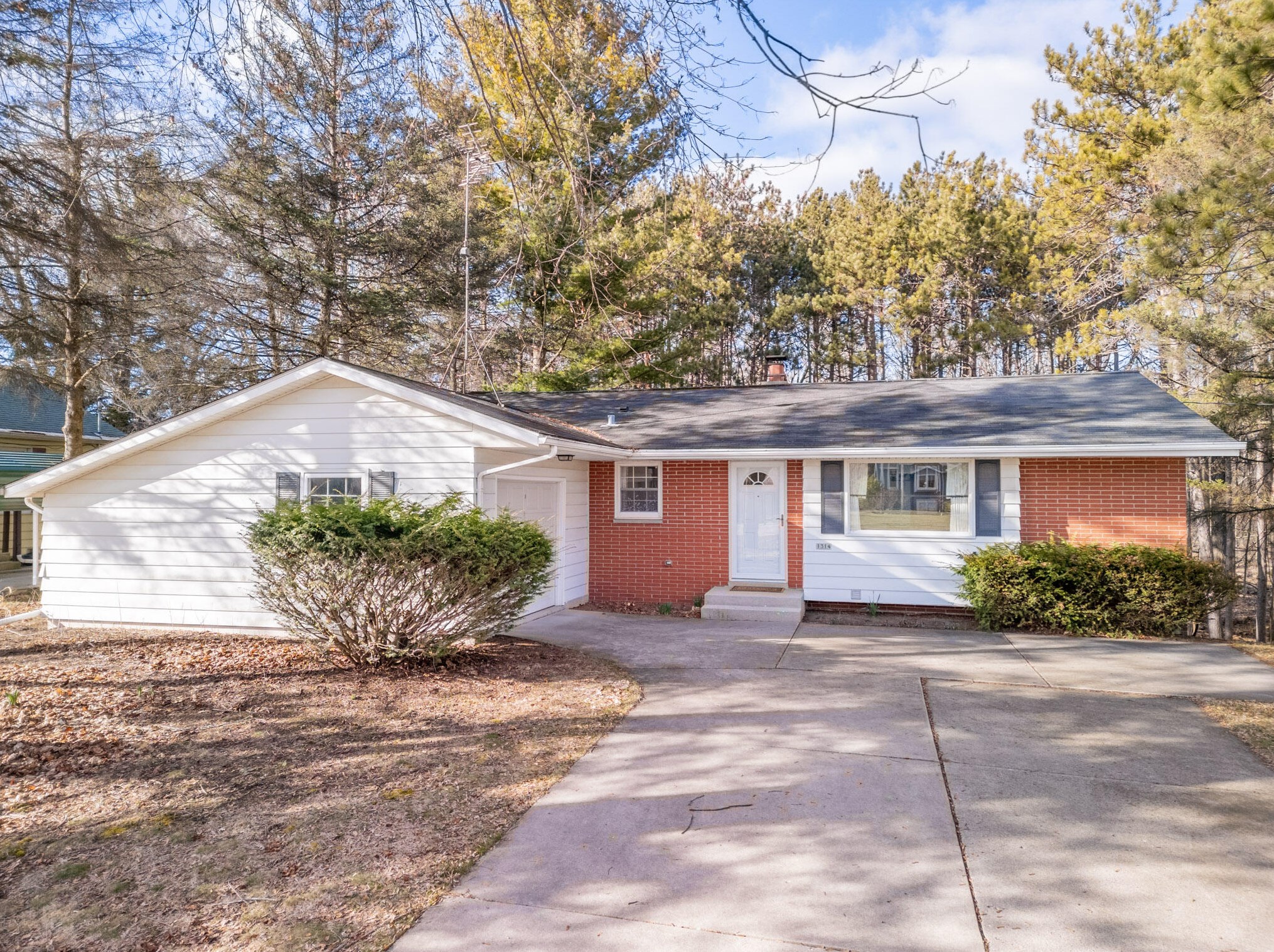 1314 Stahl Rd, Sheboygan WI 53081-8894 exterior