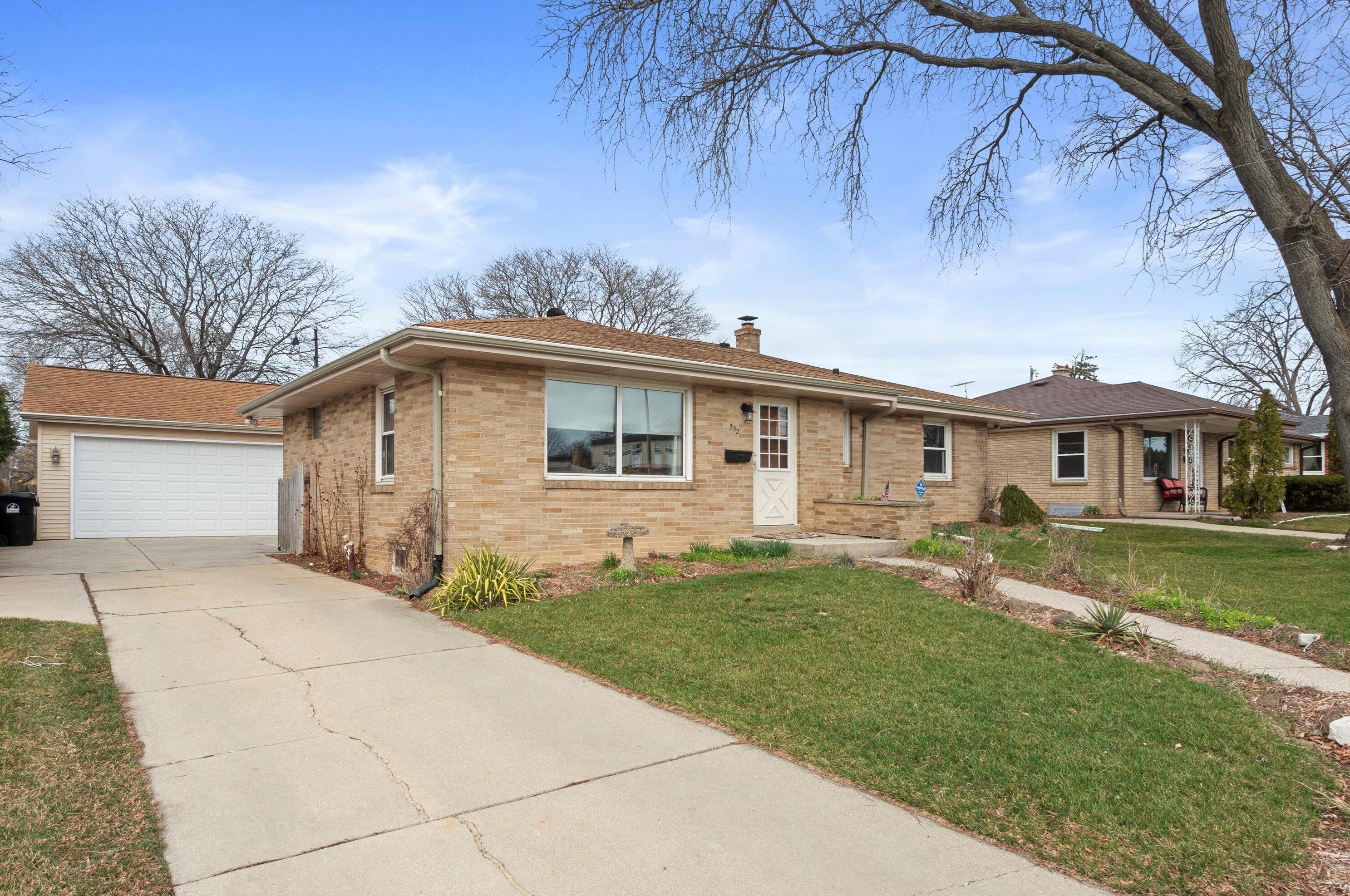 932 Ohio St, Racine WI  53405-2208 exterior
