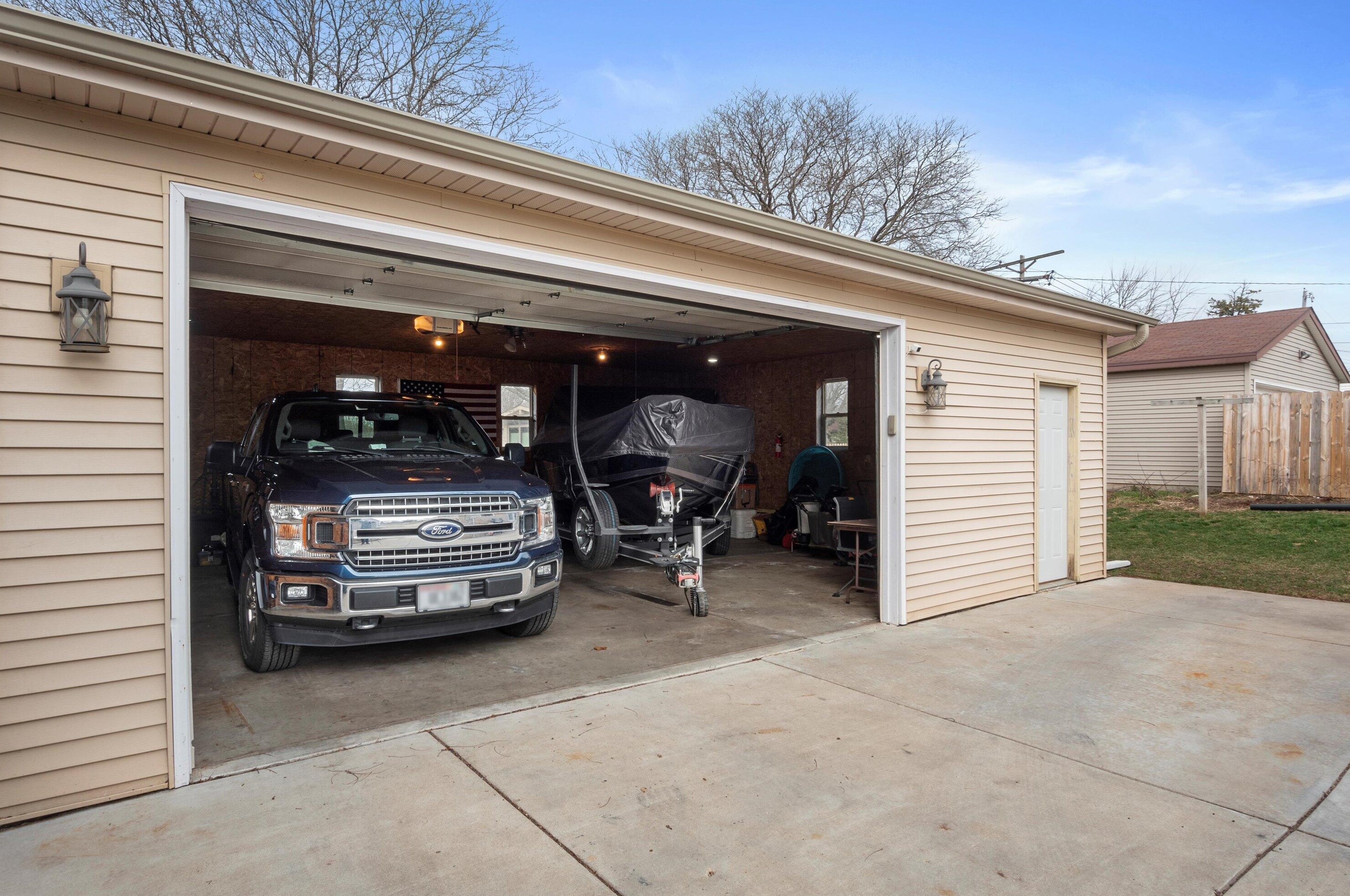932 Ohio St, Racine WI  53405-2208 exterior
