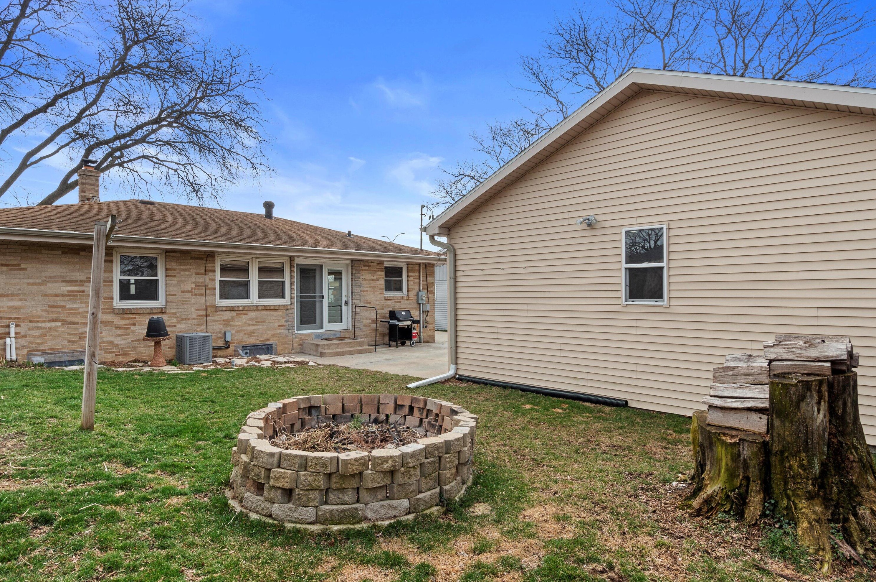 932 Ohio St, Racine WI  53405-2208 exterior