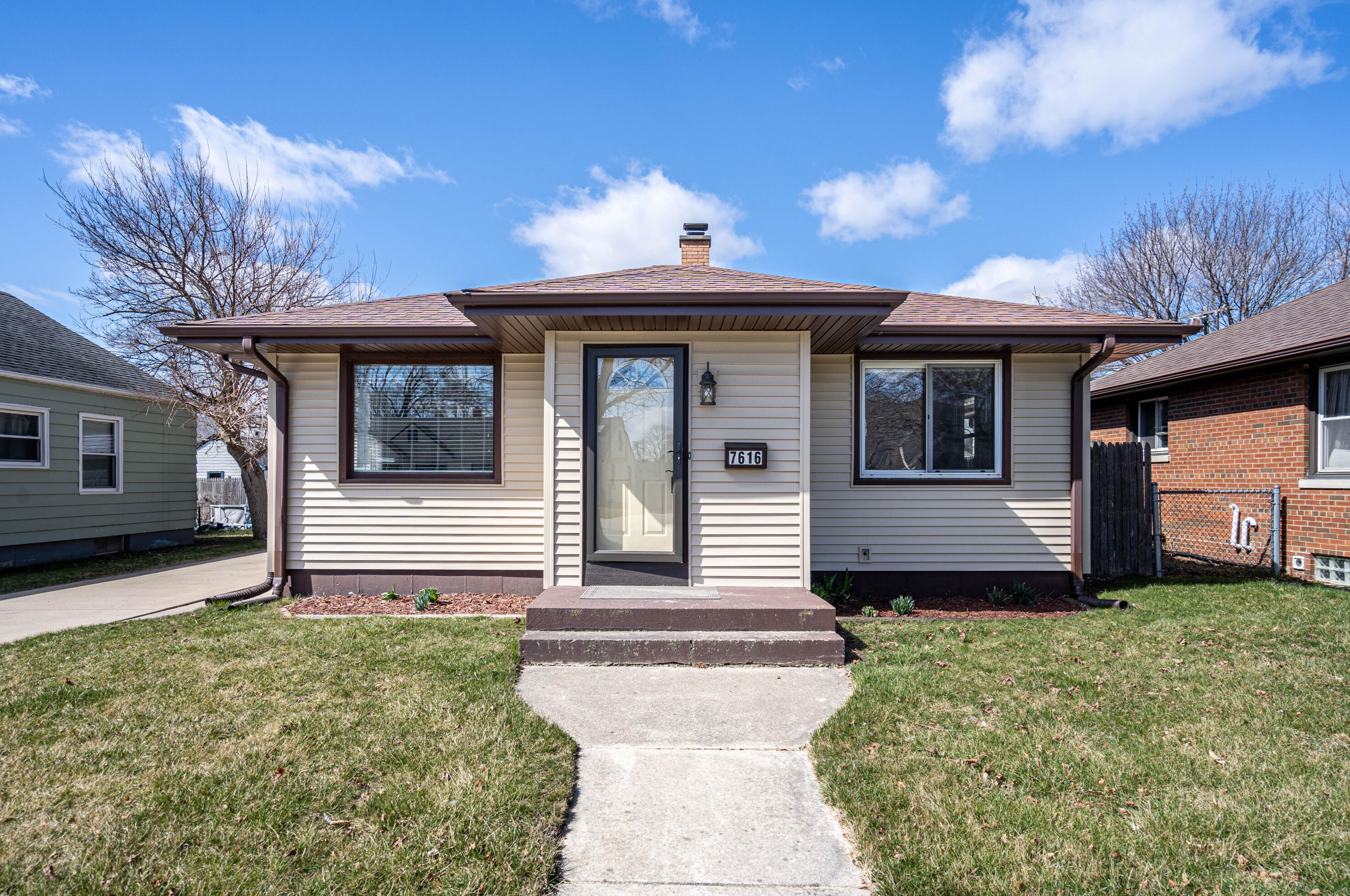 7616 30th Ave, Kenosha WI  53142-4608 exterior