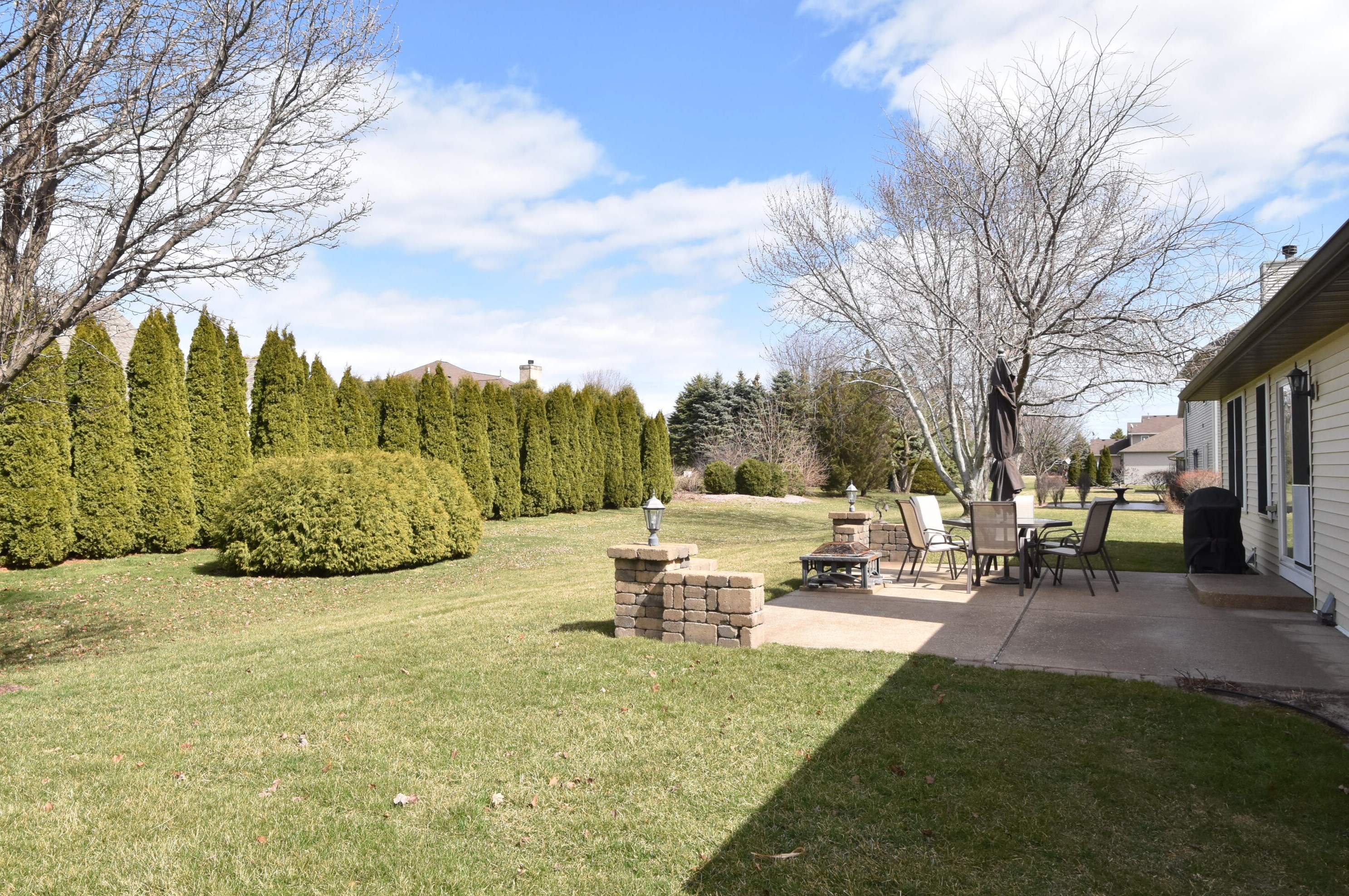 1224 Riva Rdg, Racine WI  53402-1711 exterior