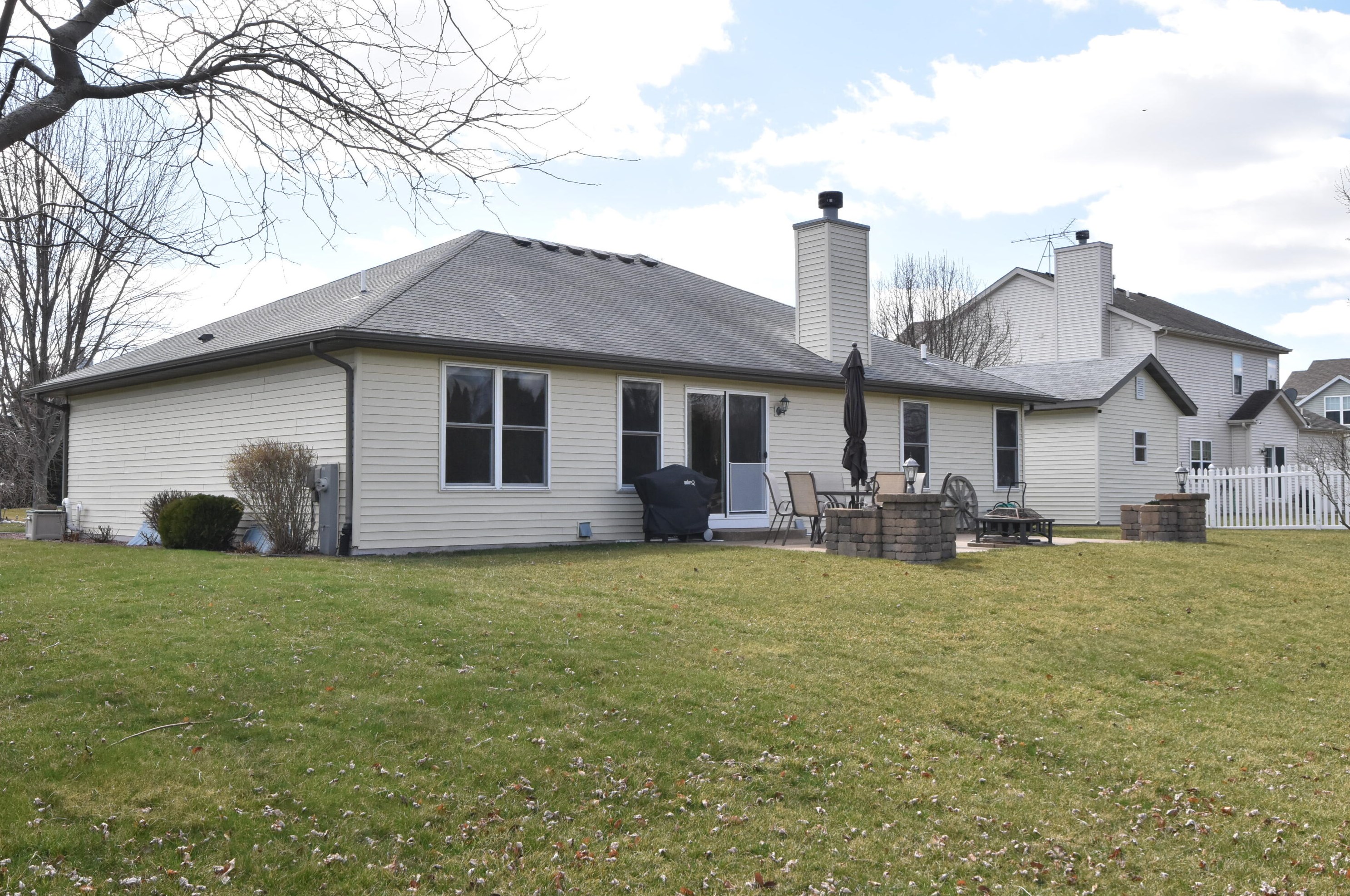 1224 Riva Rdg, Racine WI  53402-1711 exterior
