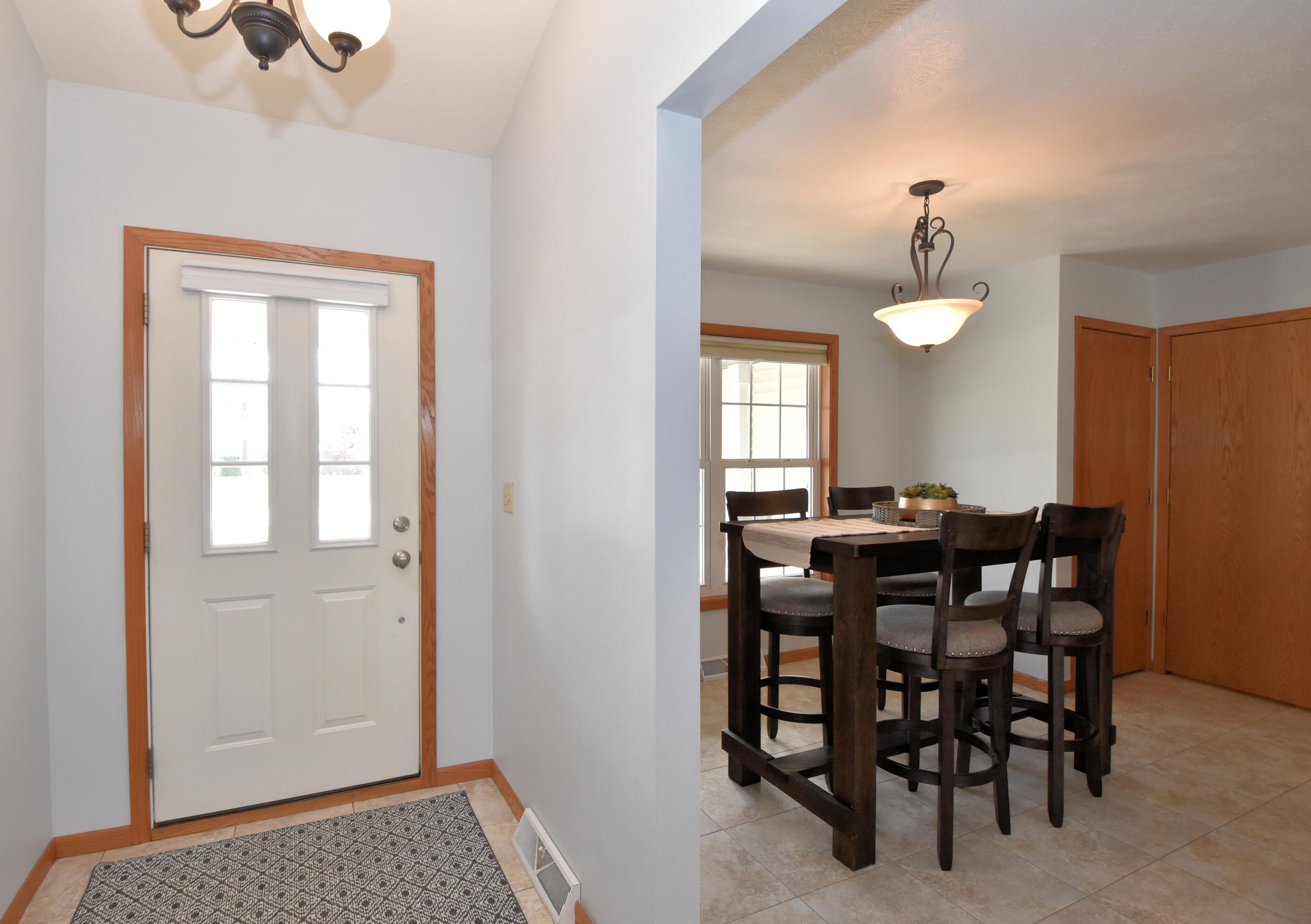 1224 Riva Rdg, Racine WI  53402-1711 exterior