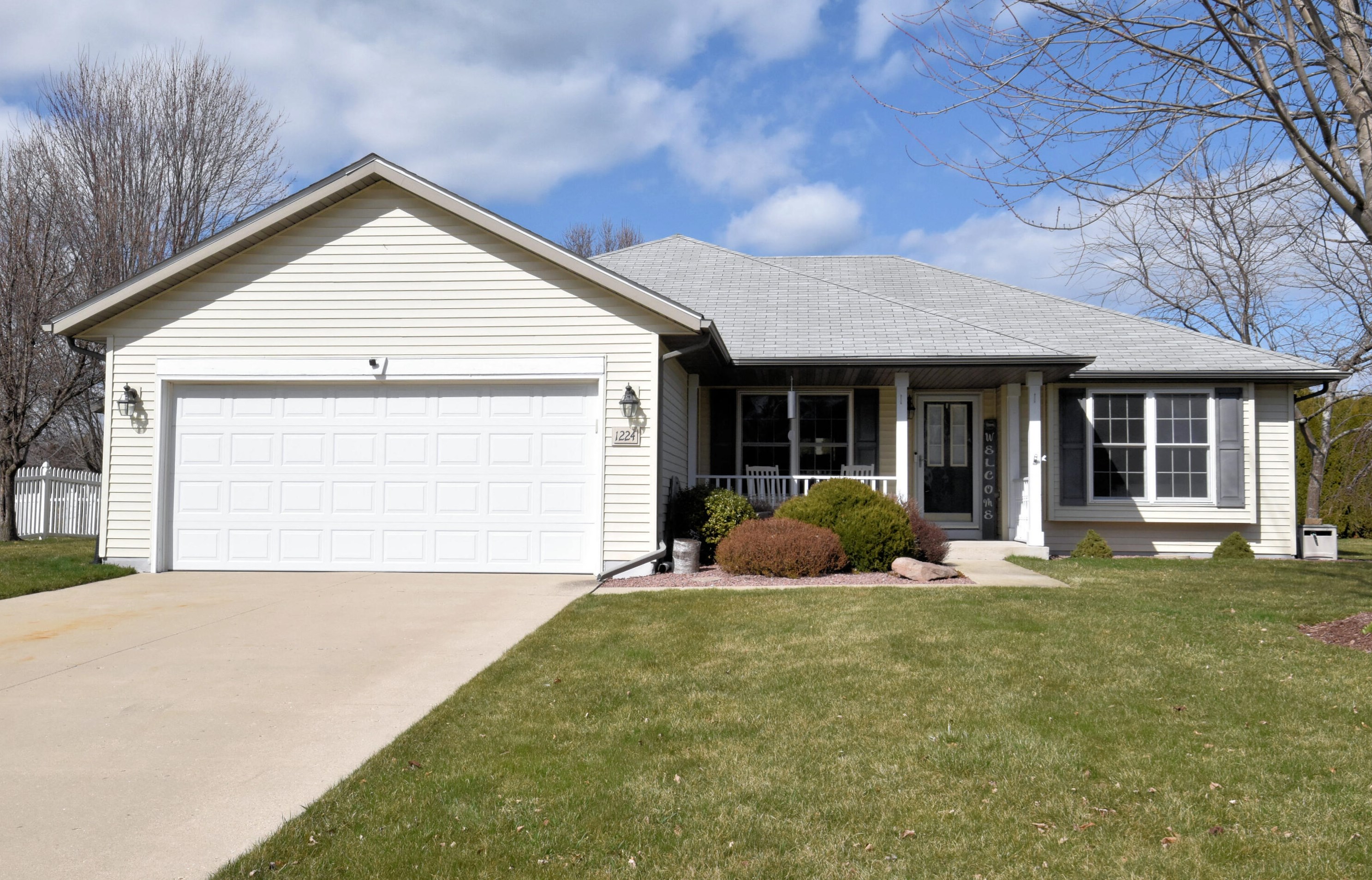 1224 Riva Rdg, Racine WI  53402-1711 exterior