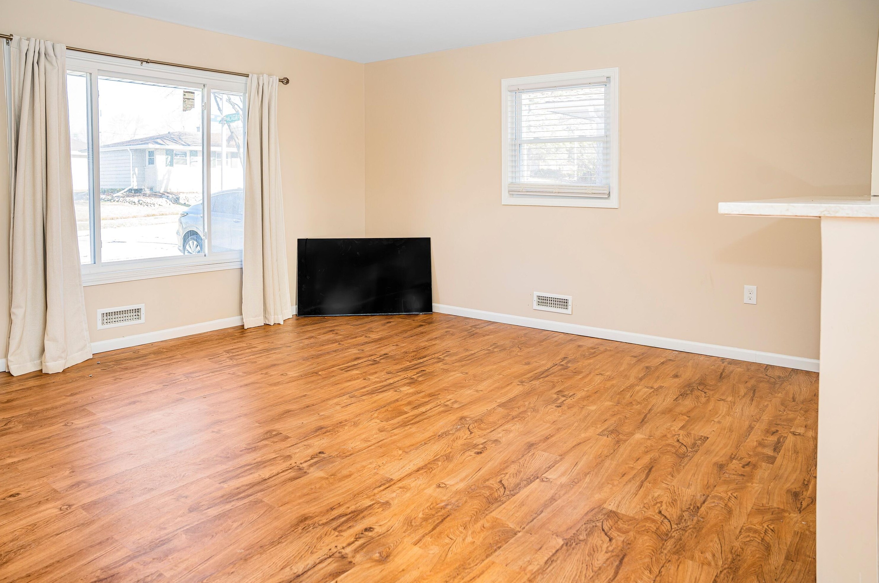 6547 83, Milwaukee WI 53214-4428 exterior