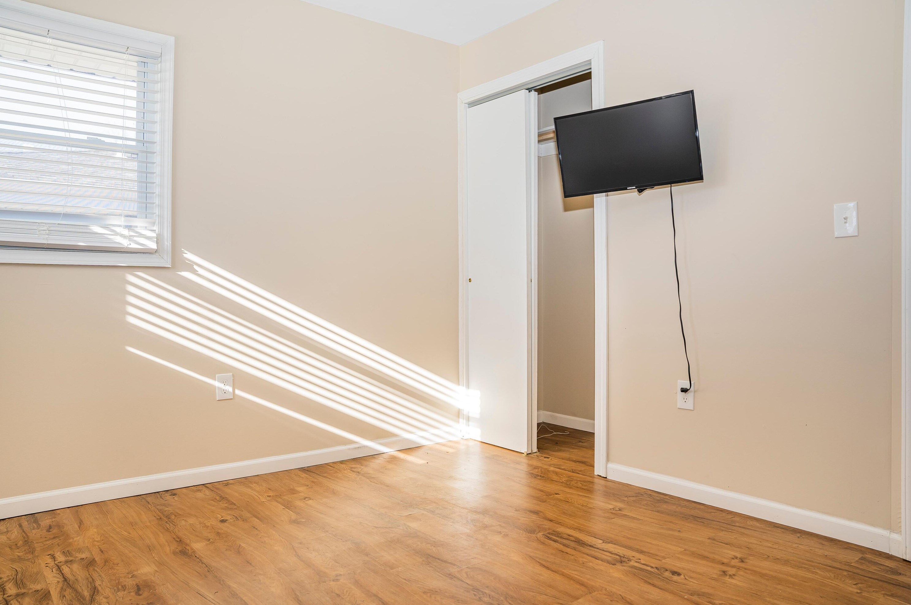 6547 83, Milwaukee WI 53214-4428 exterior