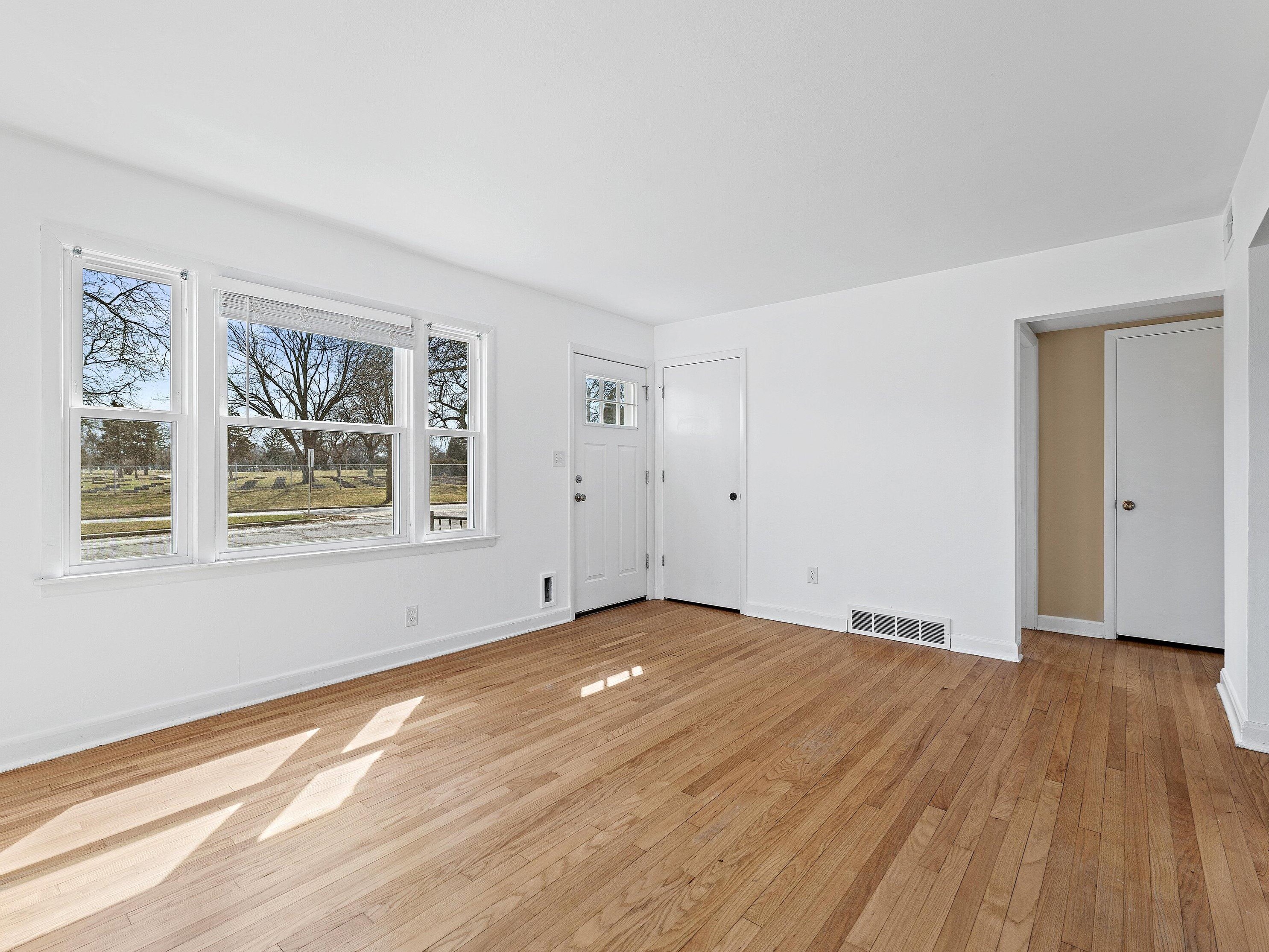 7152 Nash St, Milwaukee WI  53216-1939 exterior