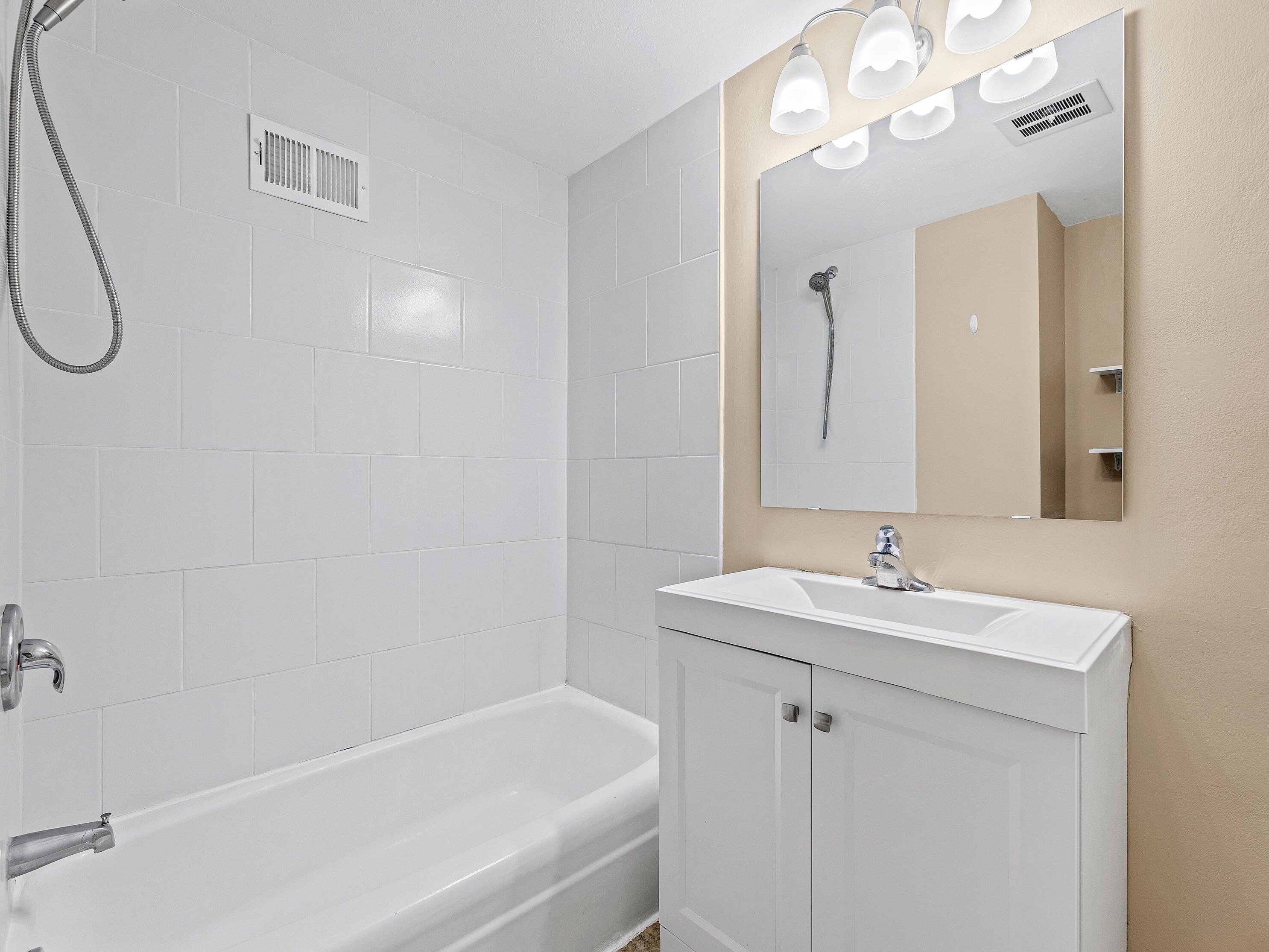 7152 Nash St, Milwaukee WI  53216-1939 exterior