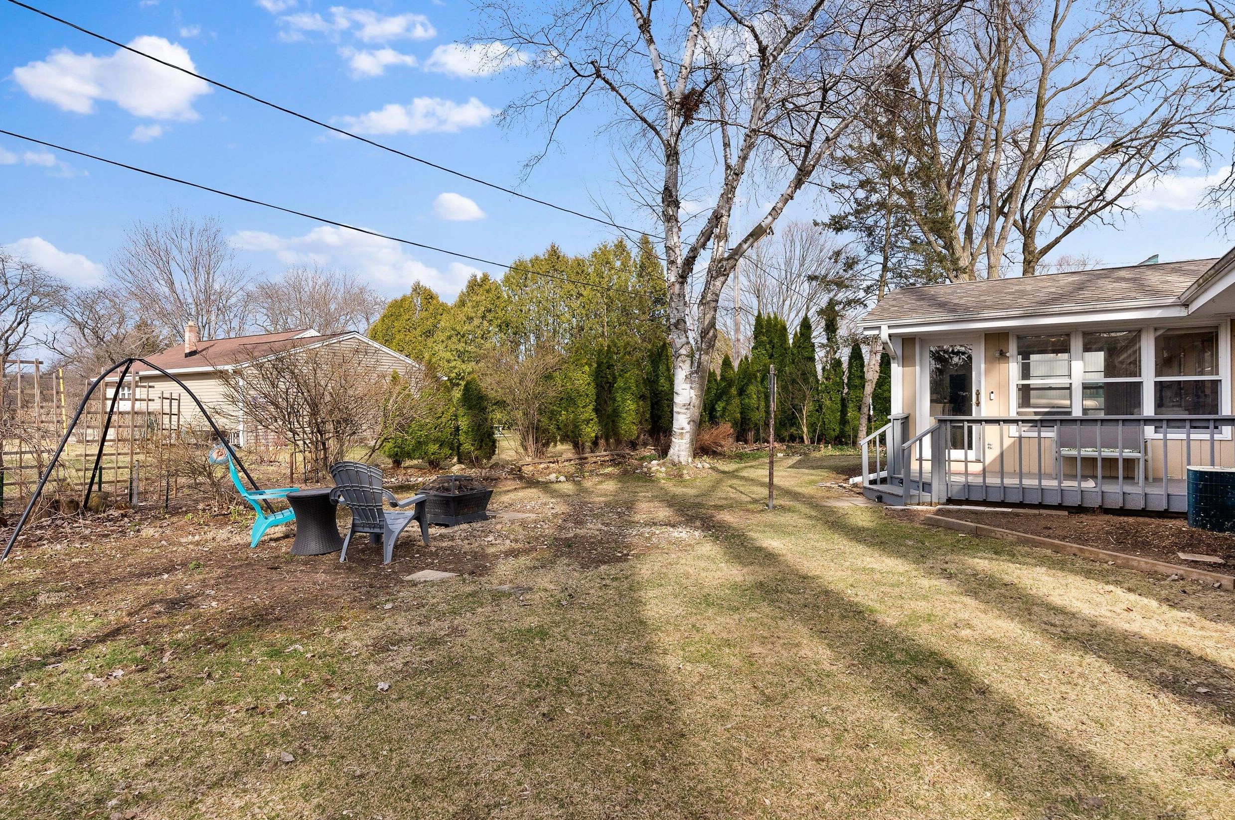 1636 Fairfield Ct, Milwaukee WI  53209-3433 exterior