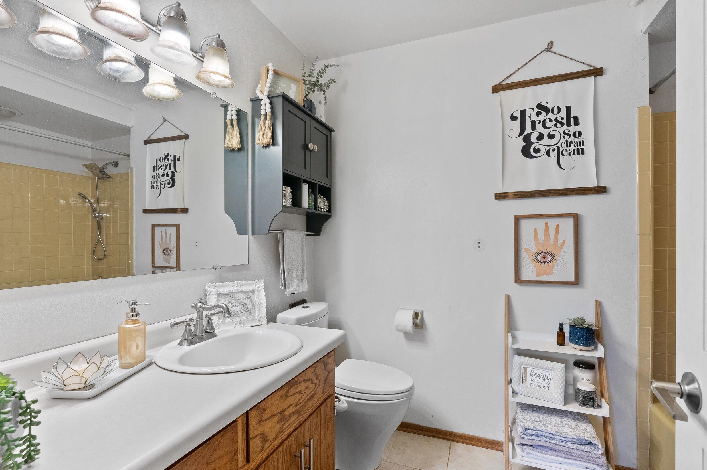 1636 Fairfield Ct, Milwaukee WI  53209-3433 exterior