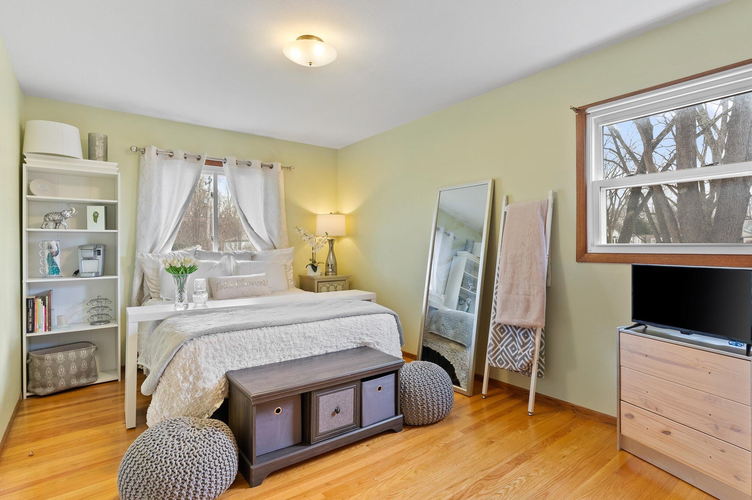 1636 Fairfield Ct, Milwaukee WI  53209-3433 exterior