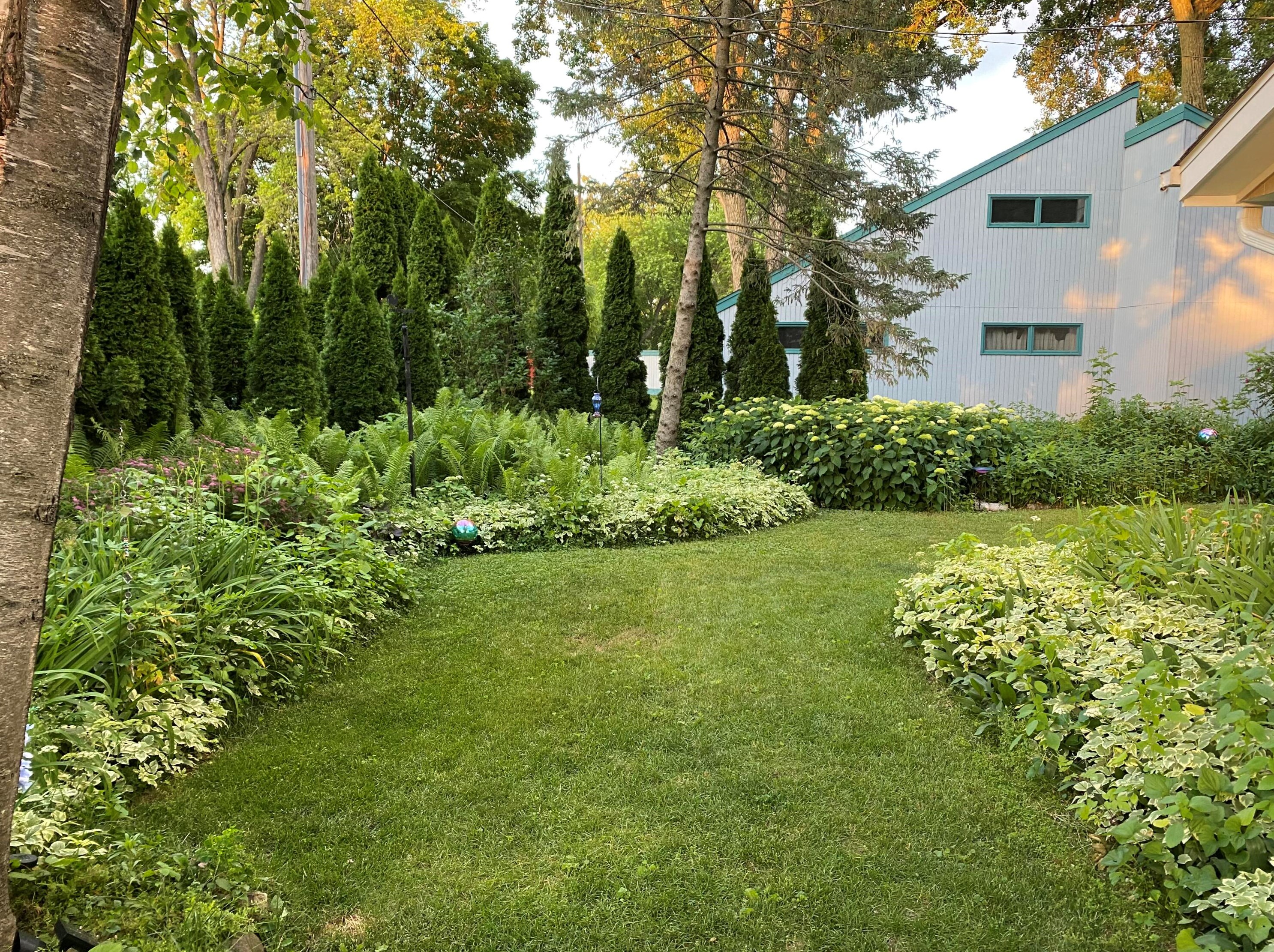 1636 Fairfield Ct, Milwaukee WI  53209-3433 exterior