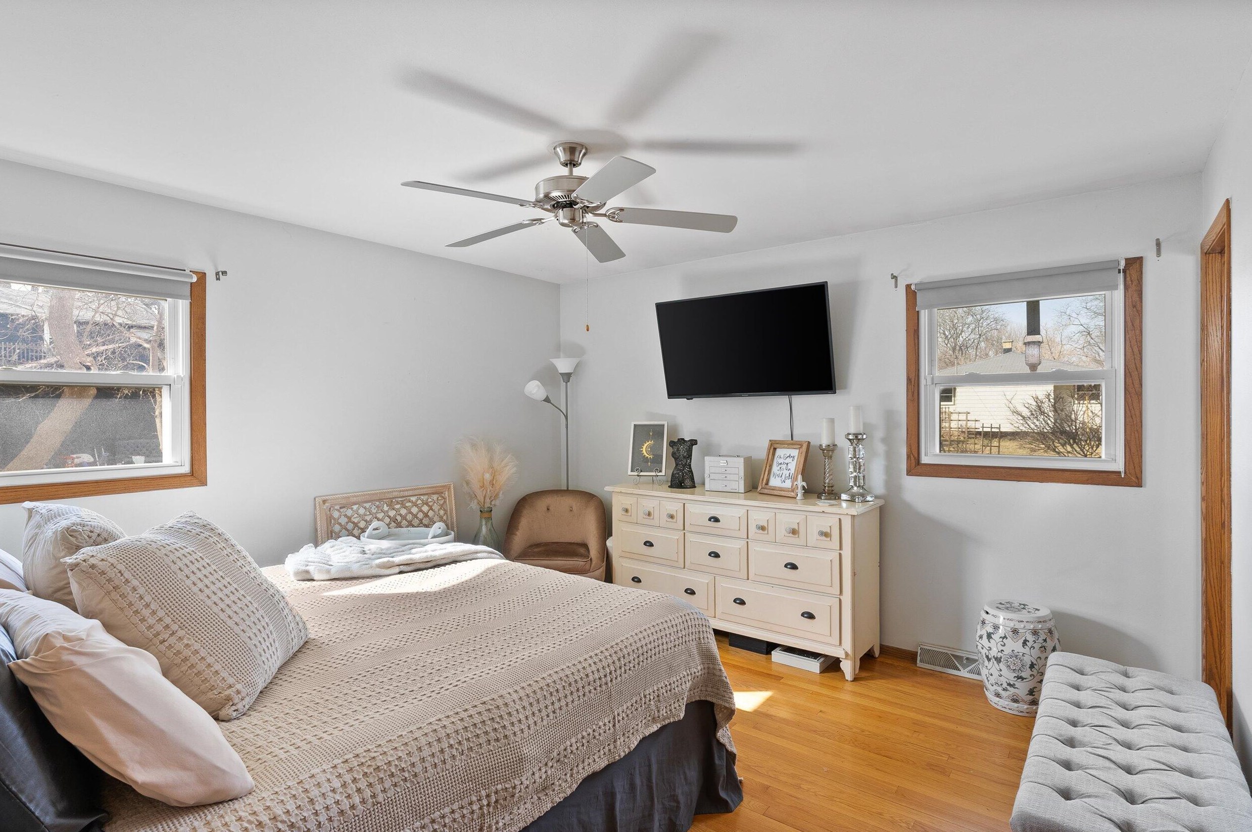 1636 Fairfield Ct, Milwaukee WI  53209-3433 exterior