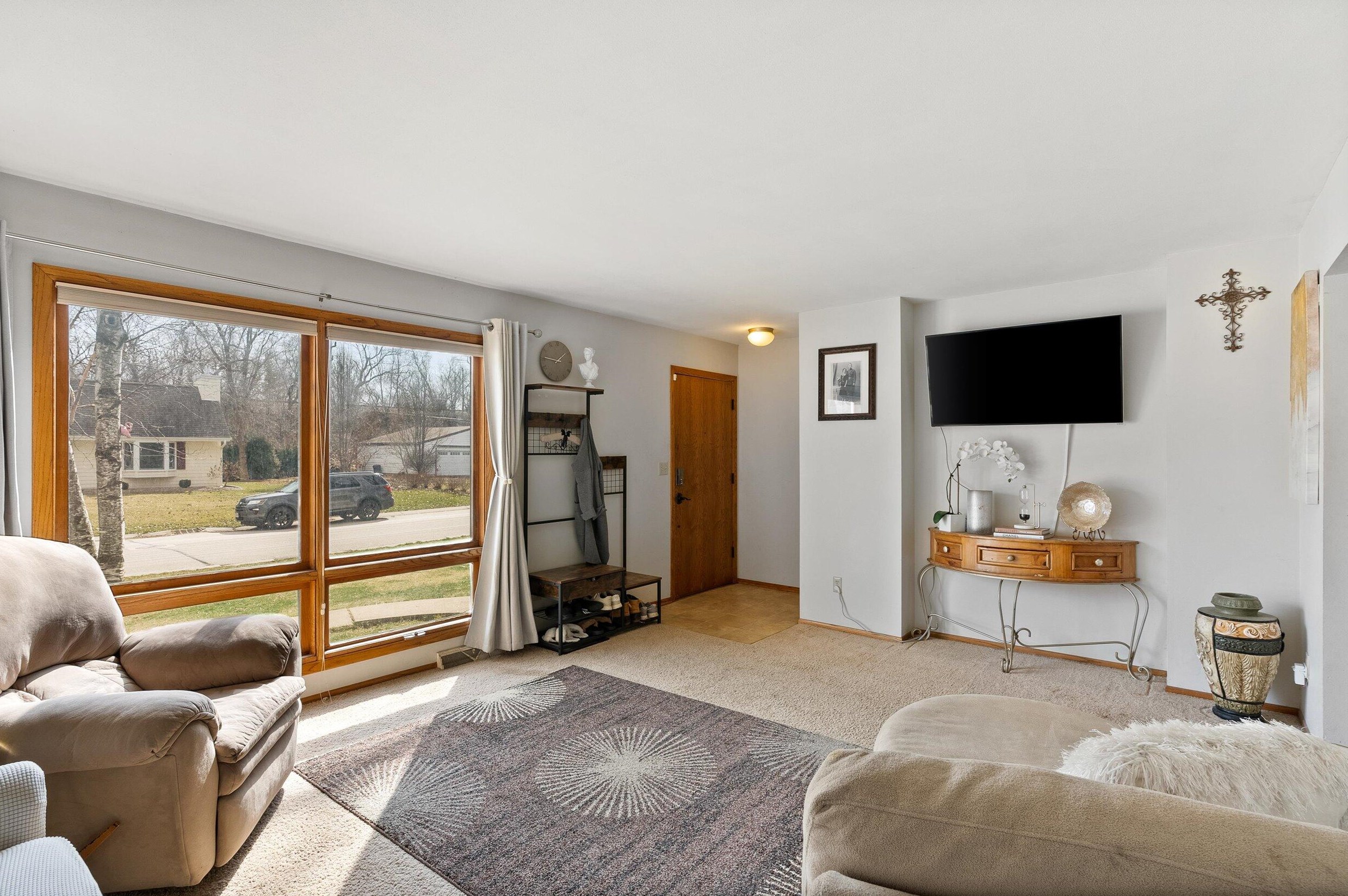 1636 Fairfield Ct, Milwaukee WI  53209-3433 exterior