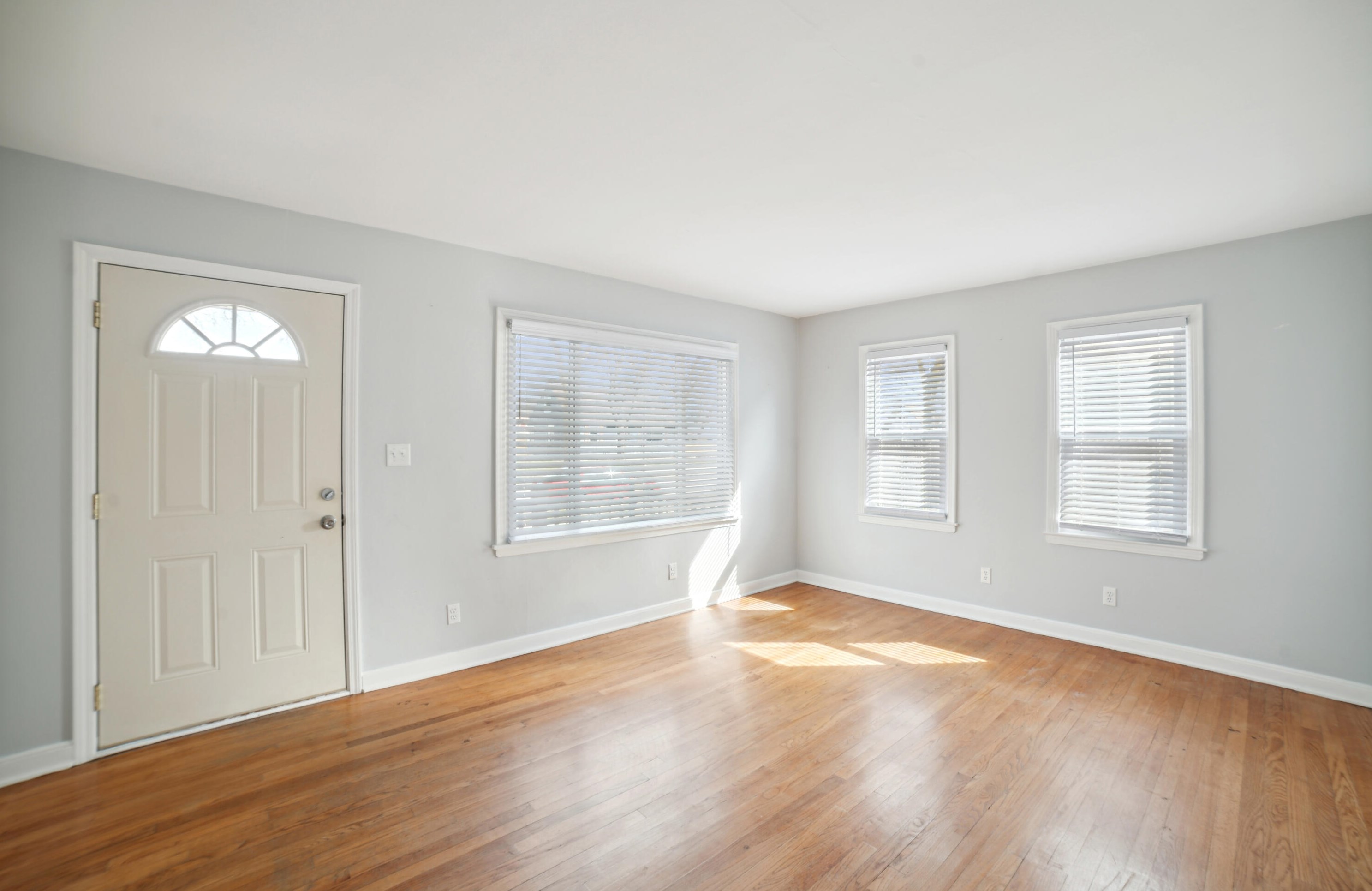 3373 90th St, Milwaukee WI  53227-4403 exterior