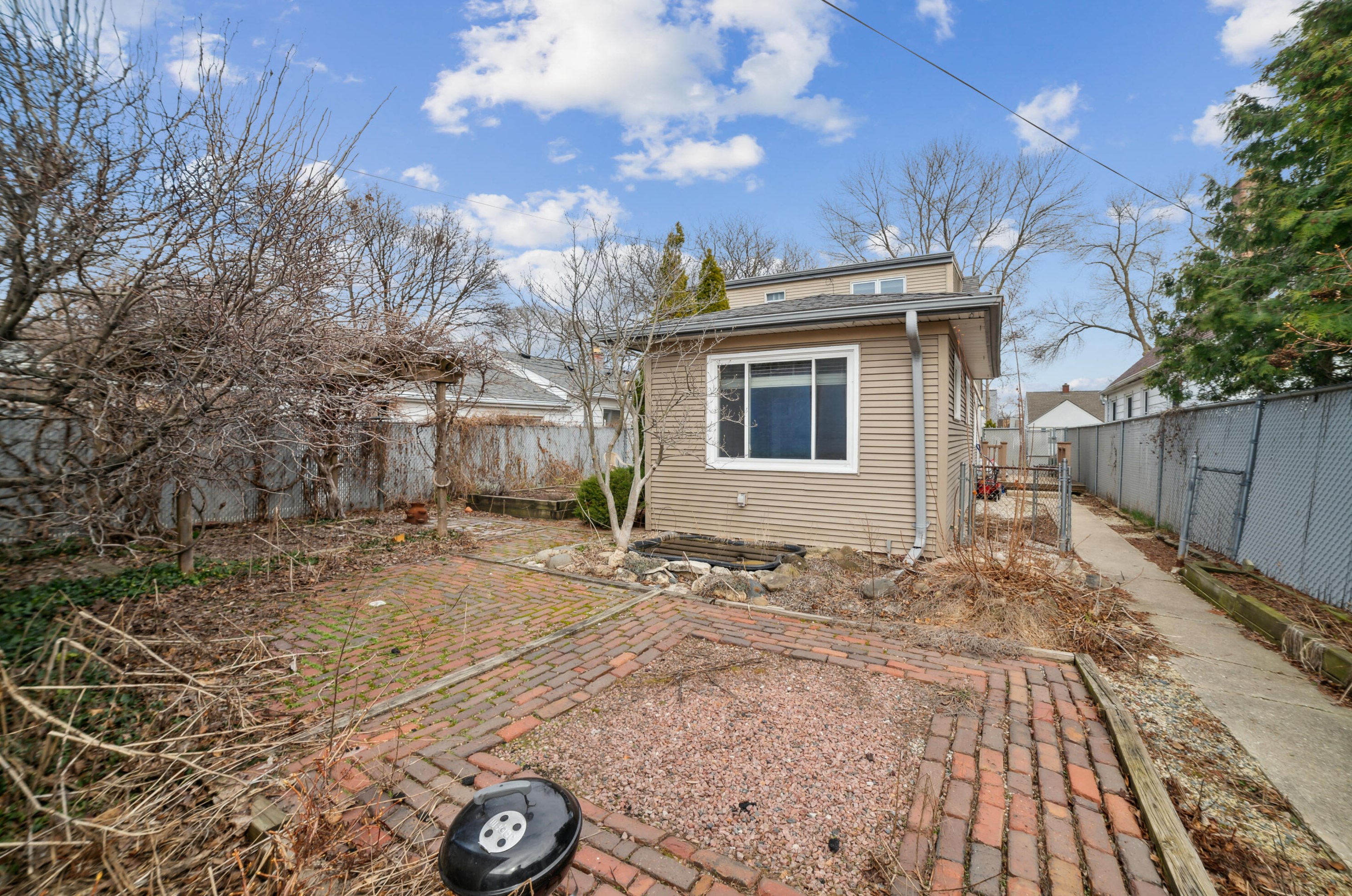 3373 90th St, Milwaukee WI  53227-4403 exterior