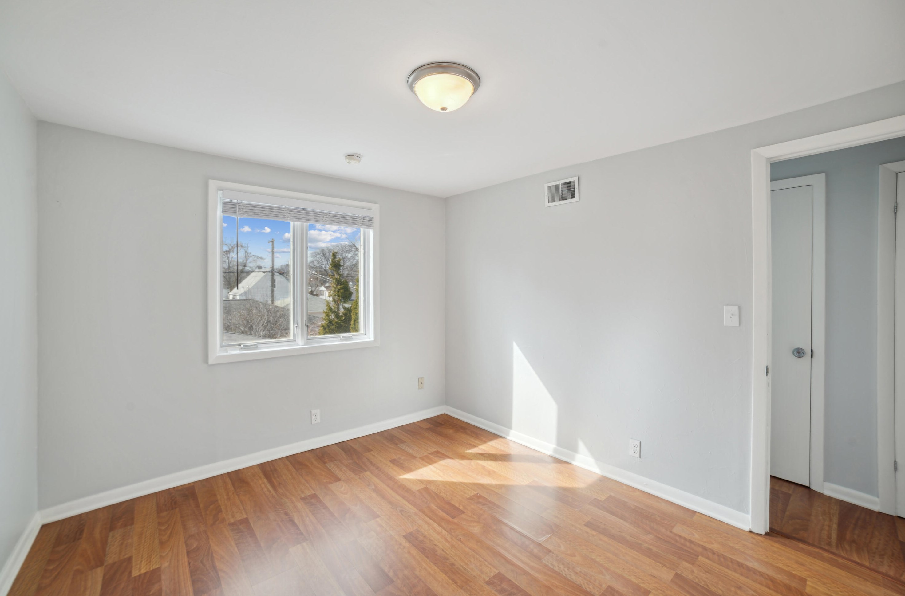 3373 90th St, Milwaukee WI  53227-4403 exterior