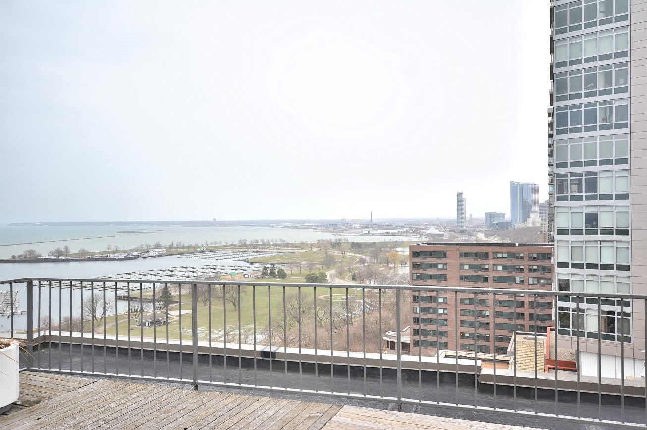 1919 Summit Ave, Milwaukee WI  53202-1301 exterior