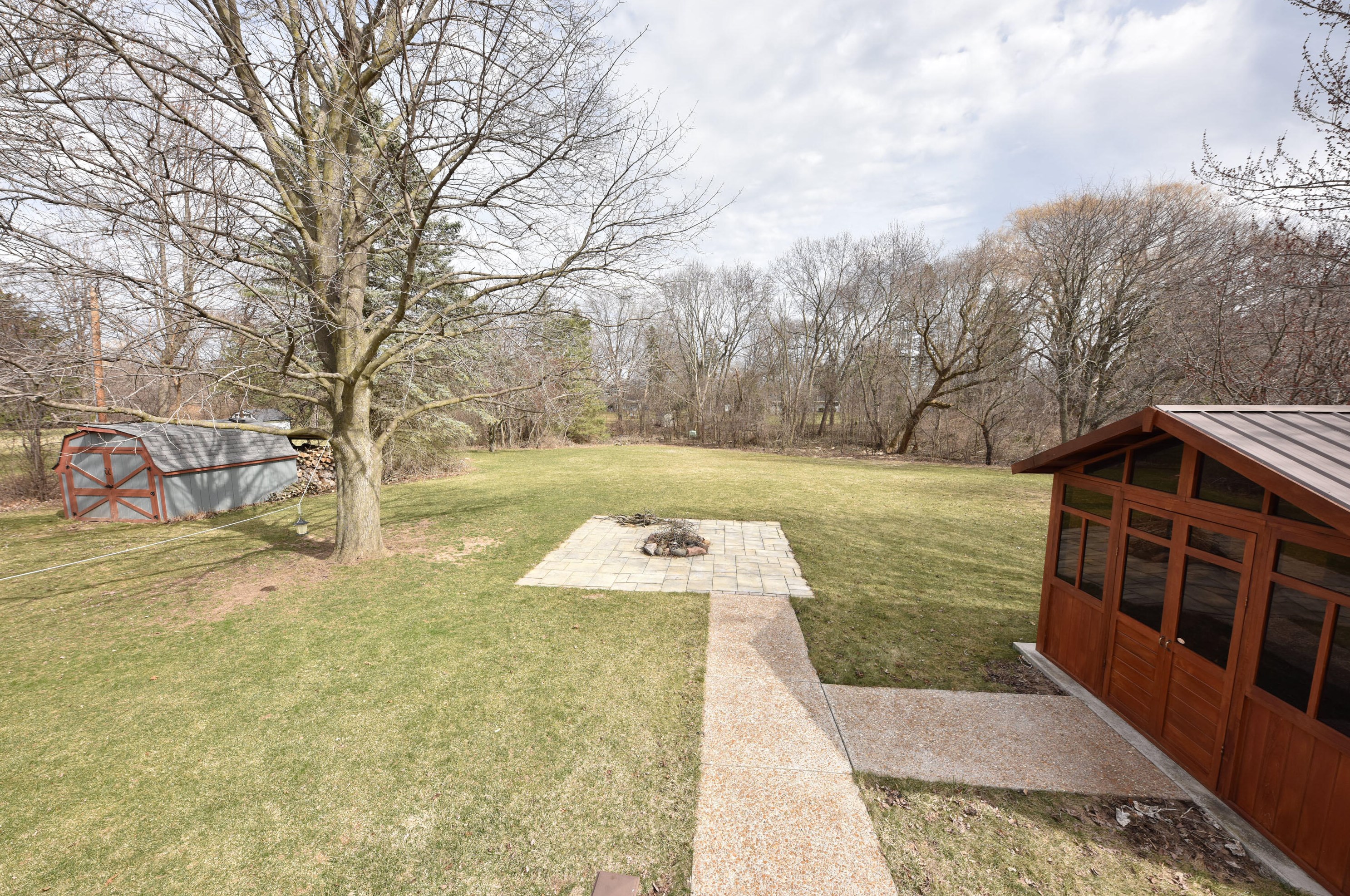 402 Vista View Dr, Cedarburg WI  53012-9178 exterior