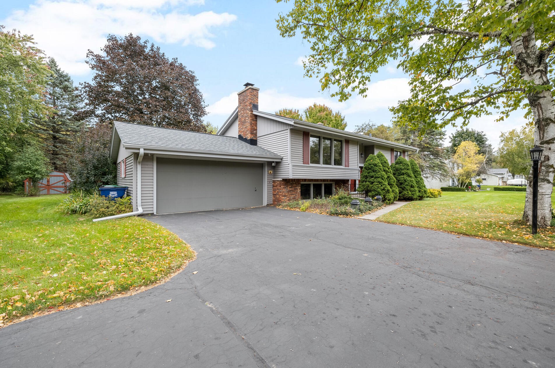 402 Vista View Dr, Cedarburg WI  53012-9178 exterior