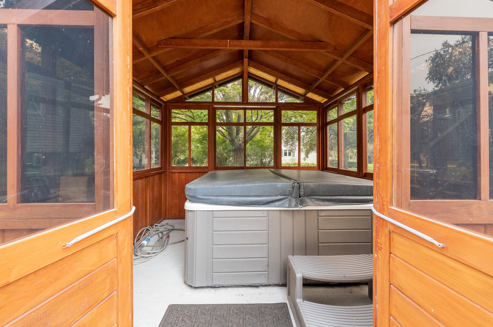 402 Vista View Dr, Cedarburg WI  53012-9178 exterior