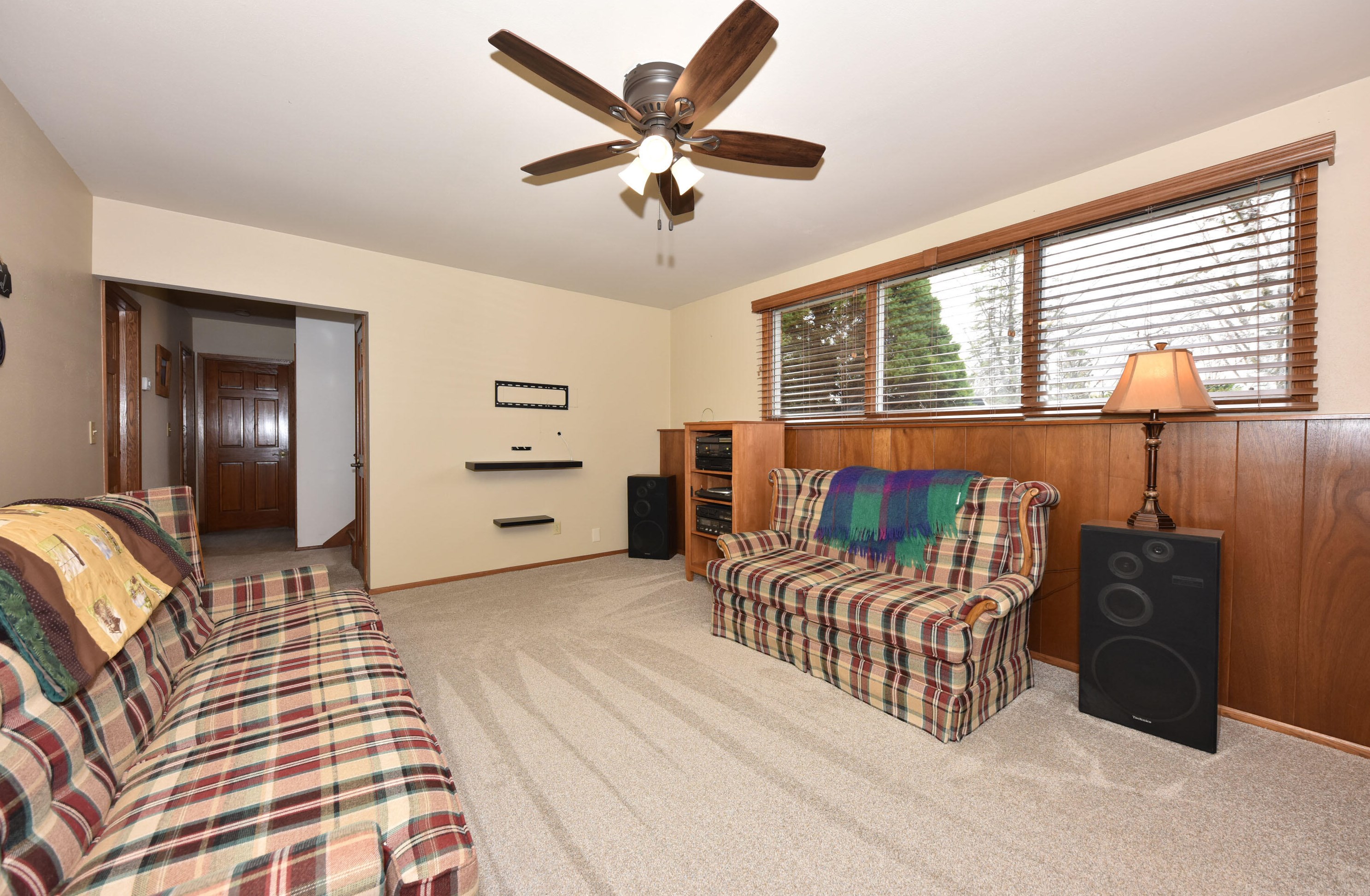 402 Vista View Dr, Cedarburg WI  53012-9178 exterior