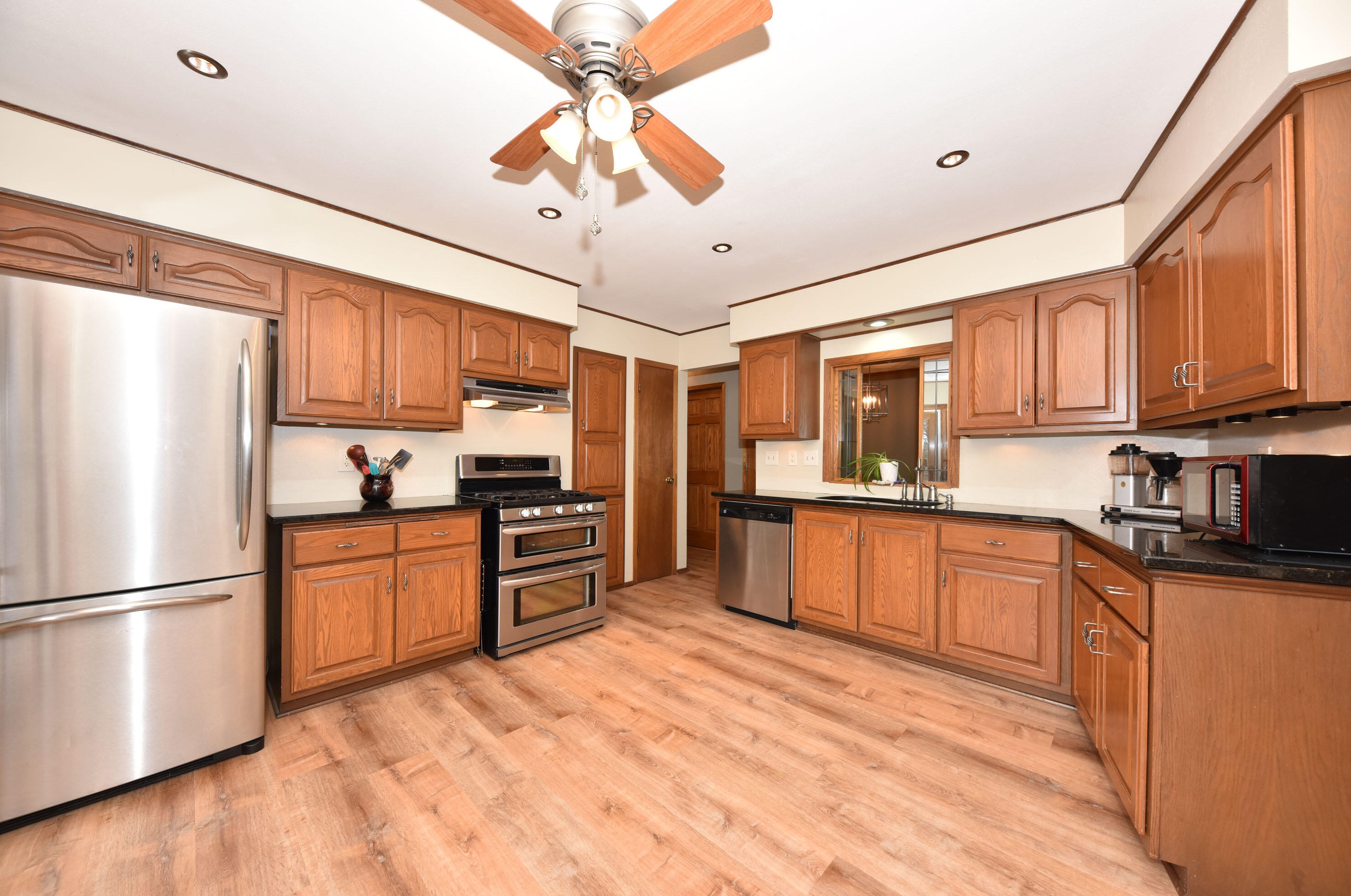 402 Vista View Dr, Cedarburg WI  53012-9178 exterior