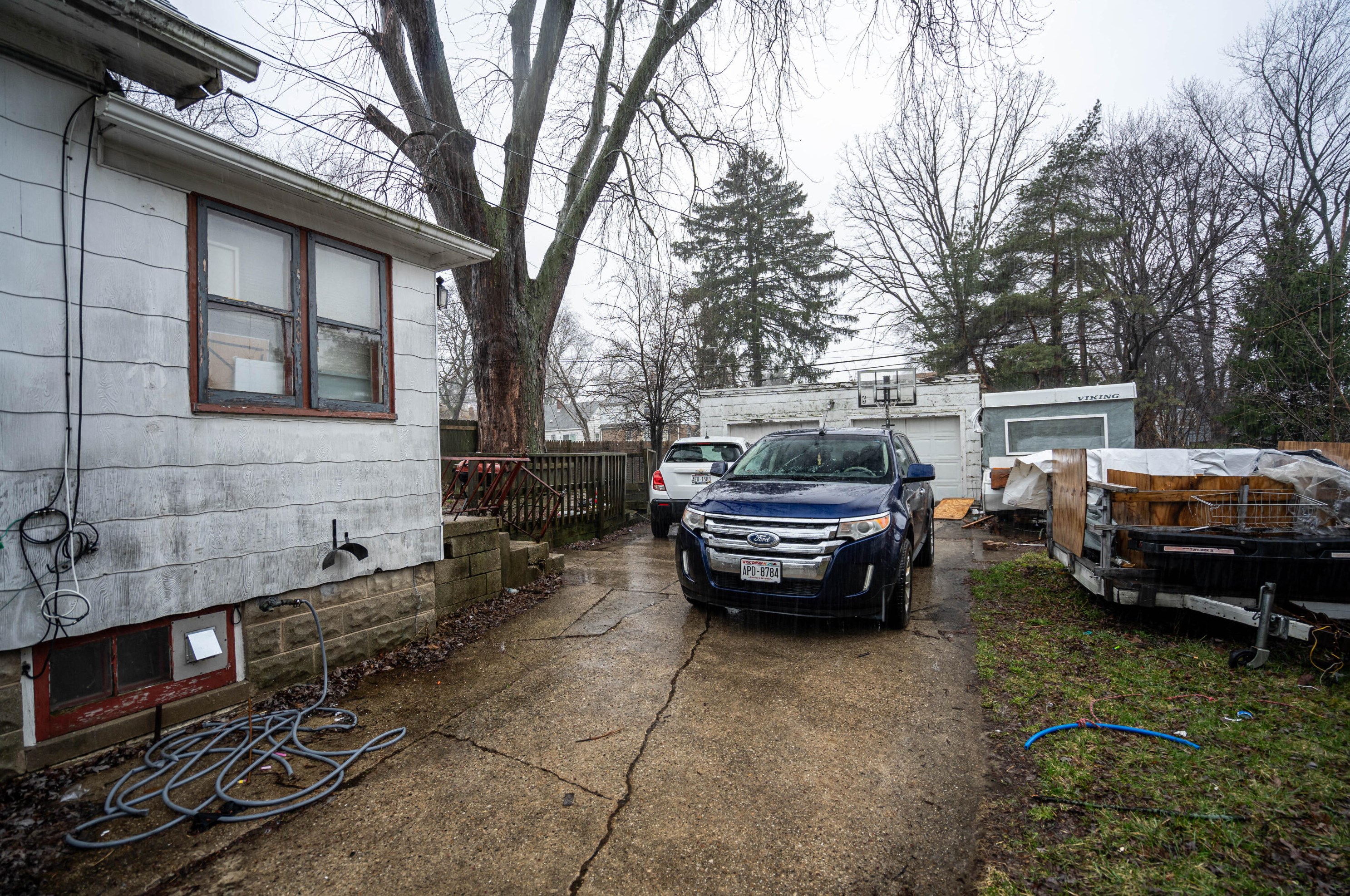 5161 56, Milwaukee WI 53218-4215 exterior