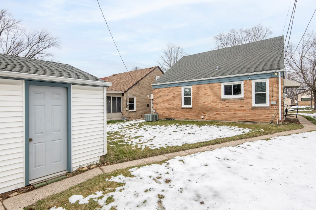 3745 86, Milwaukee WI 53227-4622 exterior