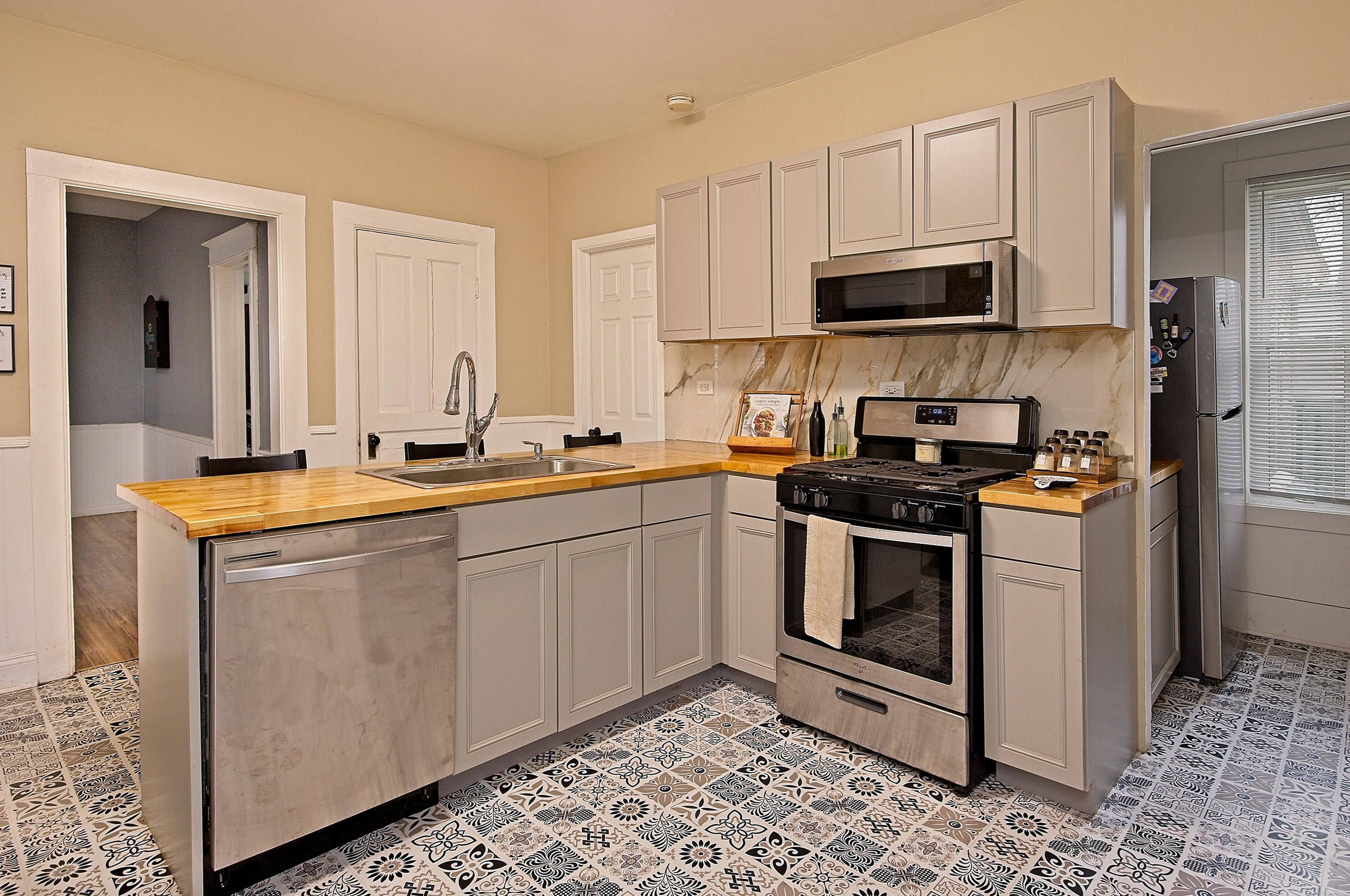 4315 6th Ave, Kenosha WI  53140-2931 exterior