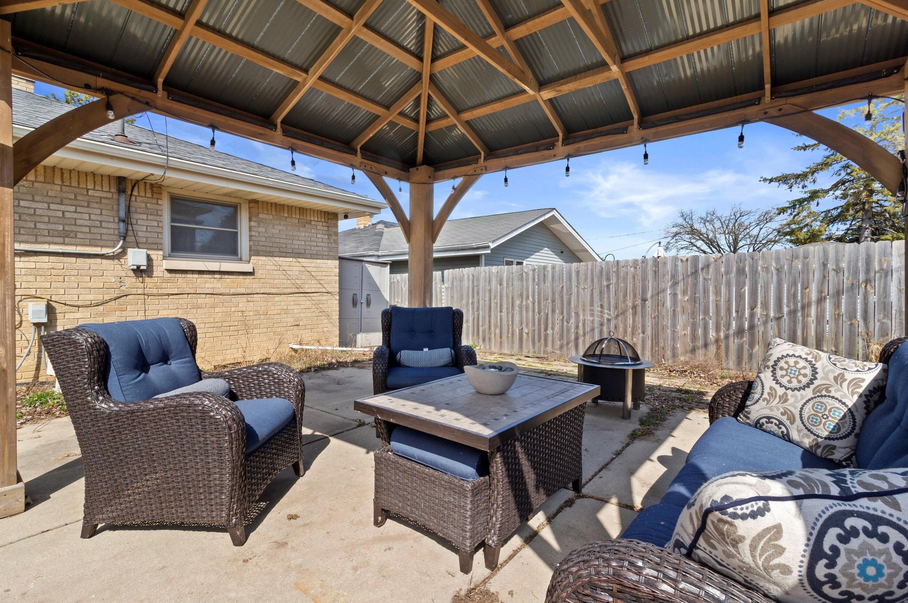 8853 Brentwood Ave, Milwaukee WI  53224-5300 exterior