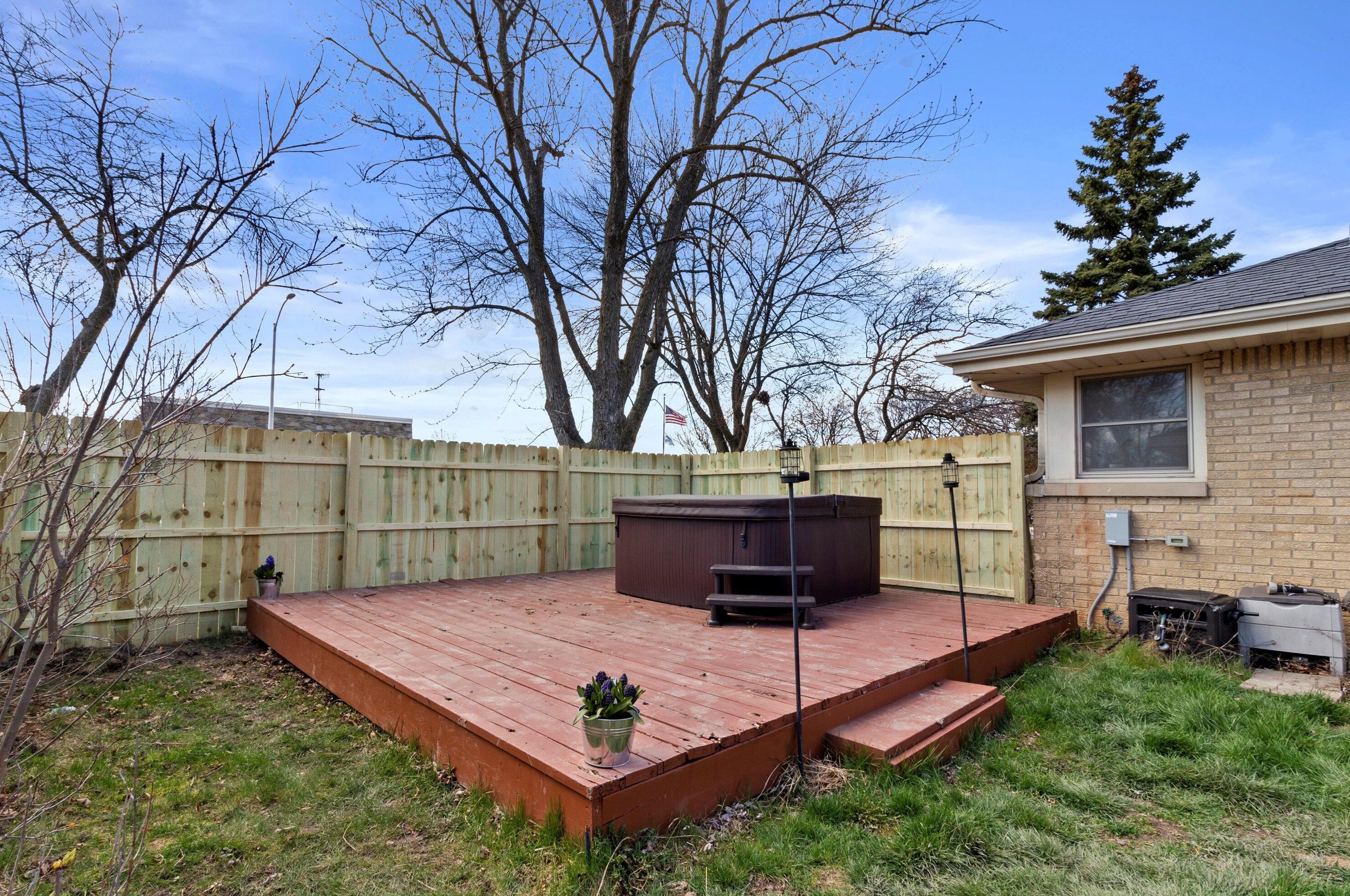 8853 Brentwood Ave, Milwaukee WI  53224-5300 exterior