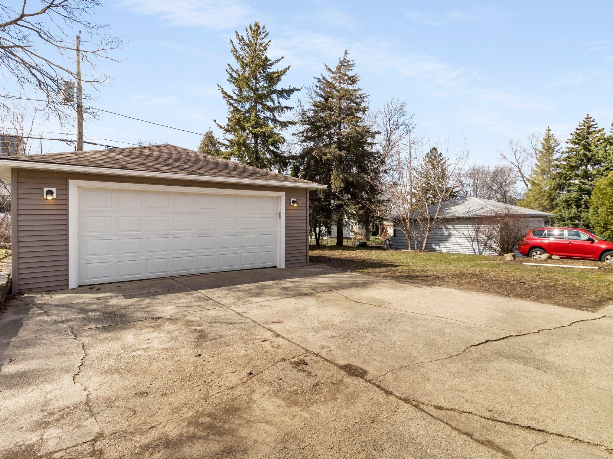 527 98, Milwaukee WI 53226-4303 exterior