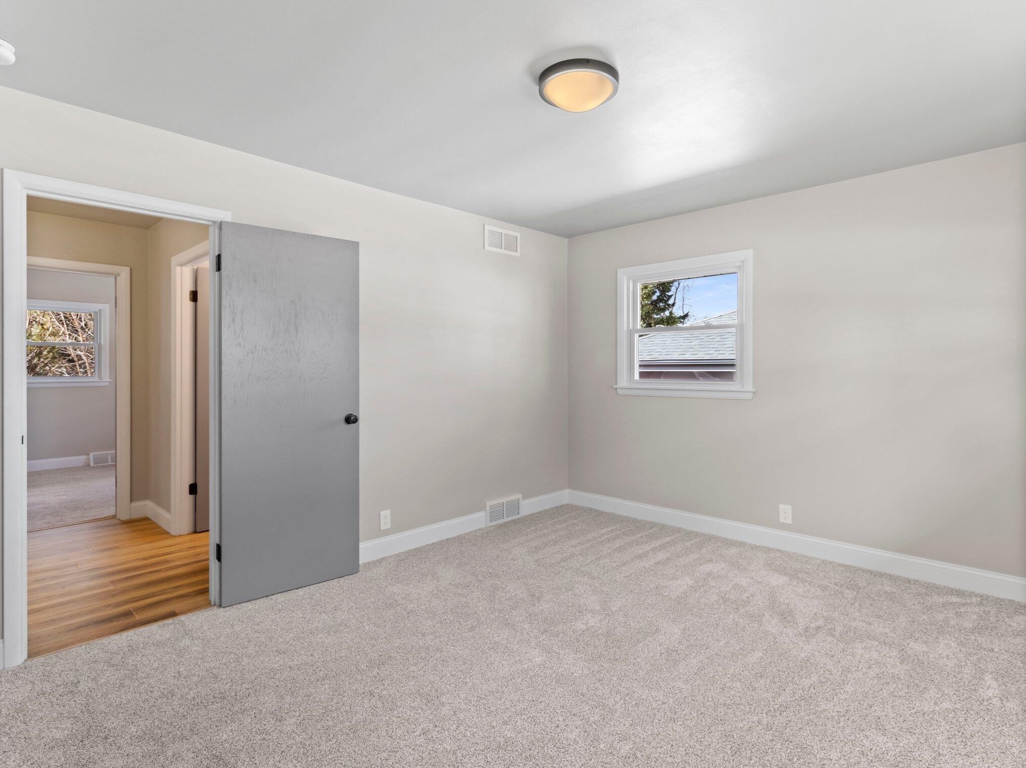 527 98, Milwaukee WI 53226-4303 exterior