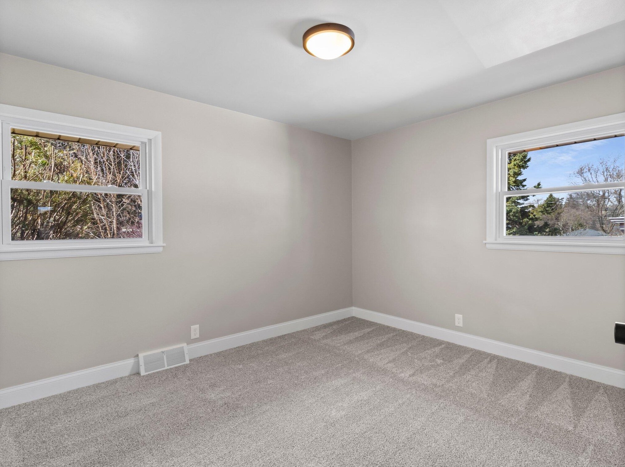 527 98, Milwaukee WI 53226-4303 exterior