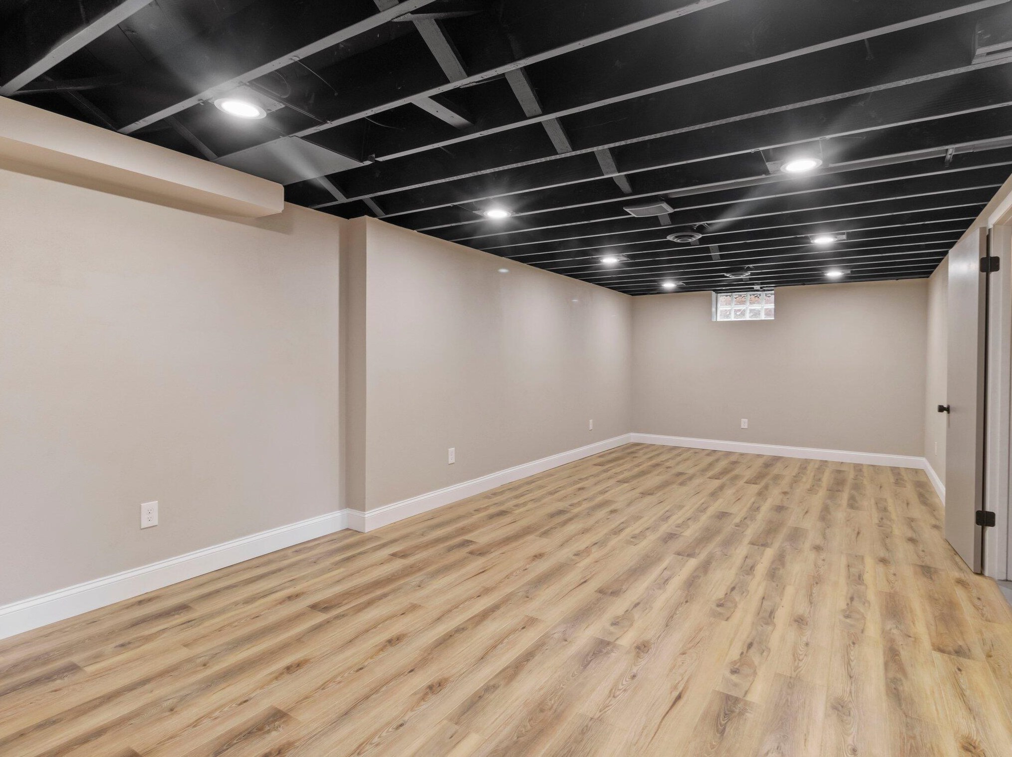 527 98, Milwaukee WI 53226-4303 exterior