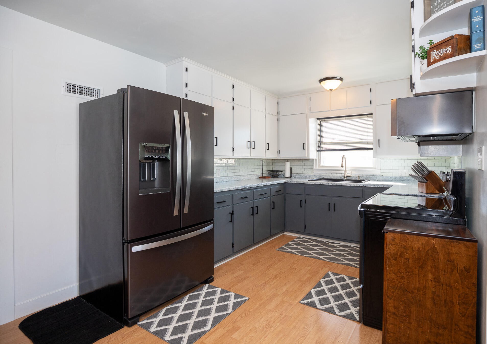 2024 15th St, La Crosse WI  54601-6409 exterior