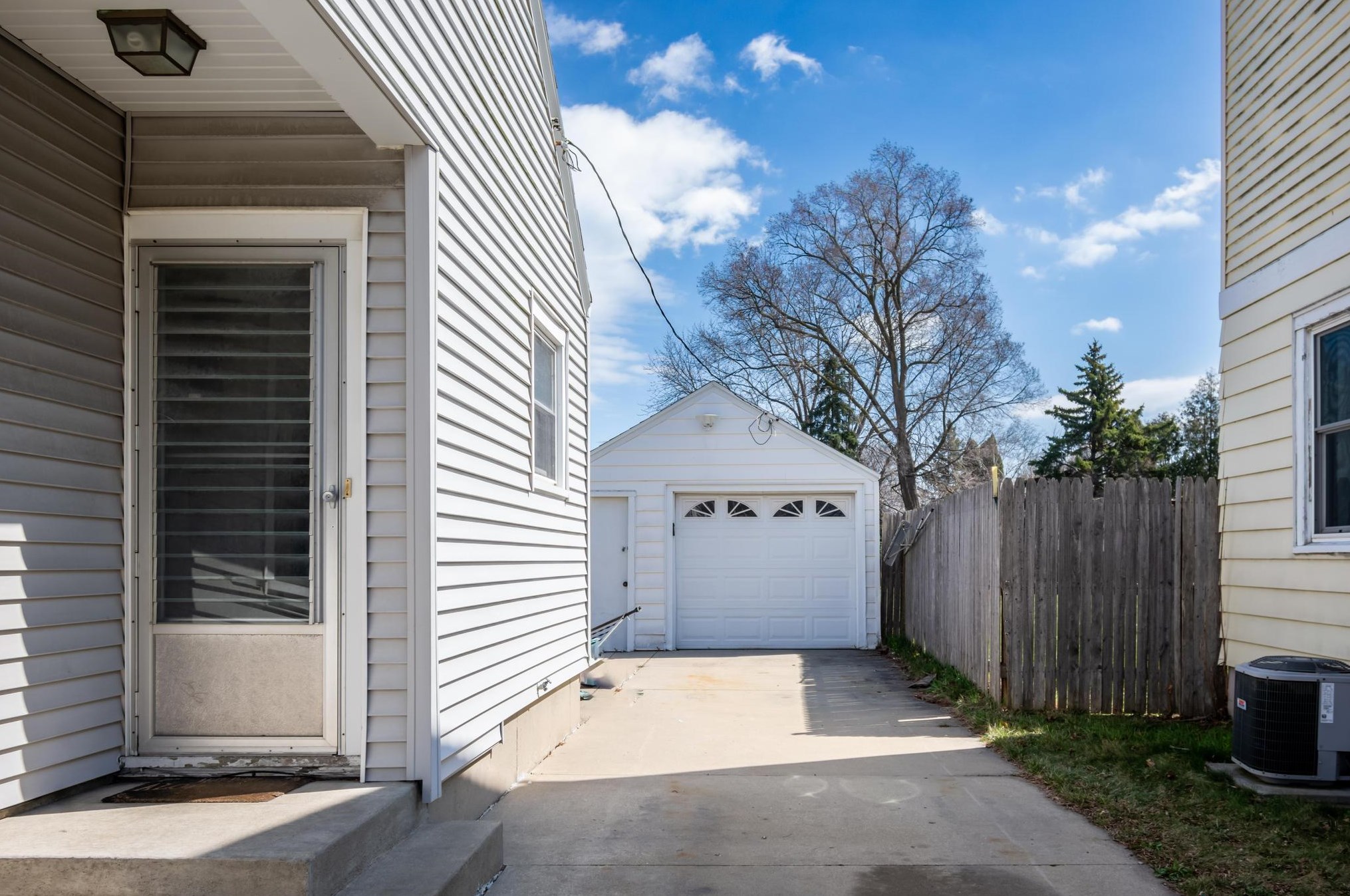 7607 30th Ave, Kenosha WI  53142-4607 exterior