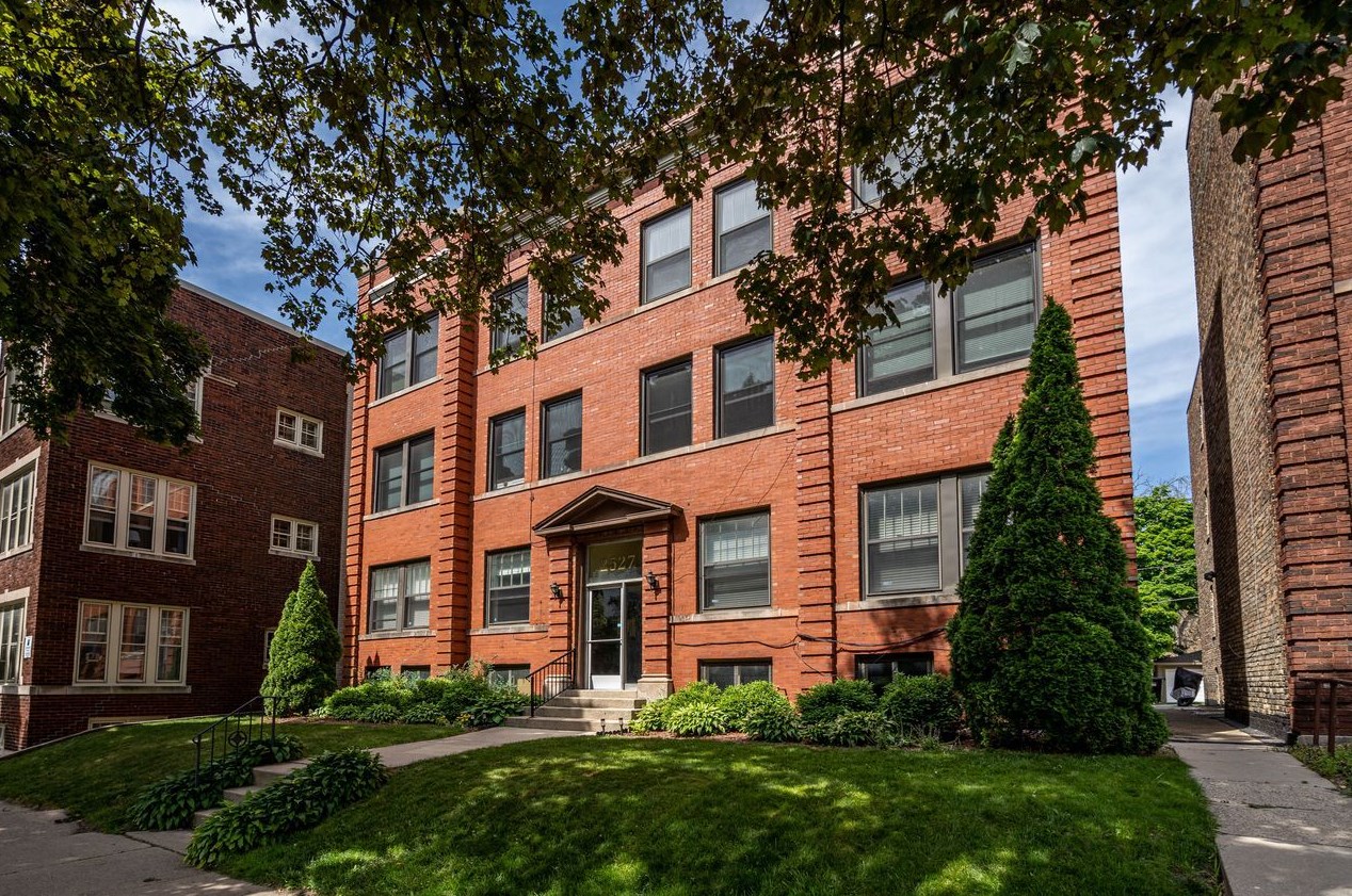 2527 Stowell Ave, Milwaukee WI  53211-4209 exterior