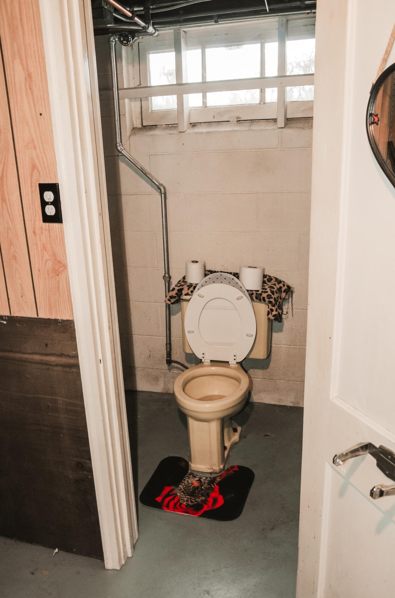 5831 74, Milwaukee WI 53214-4724 exterior