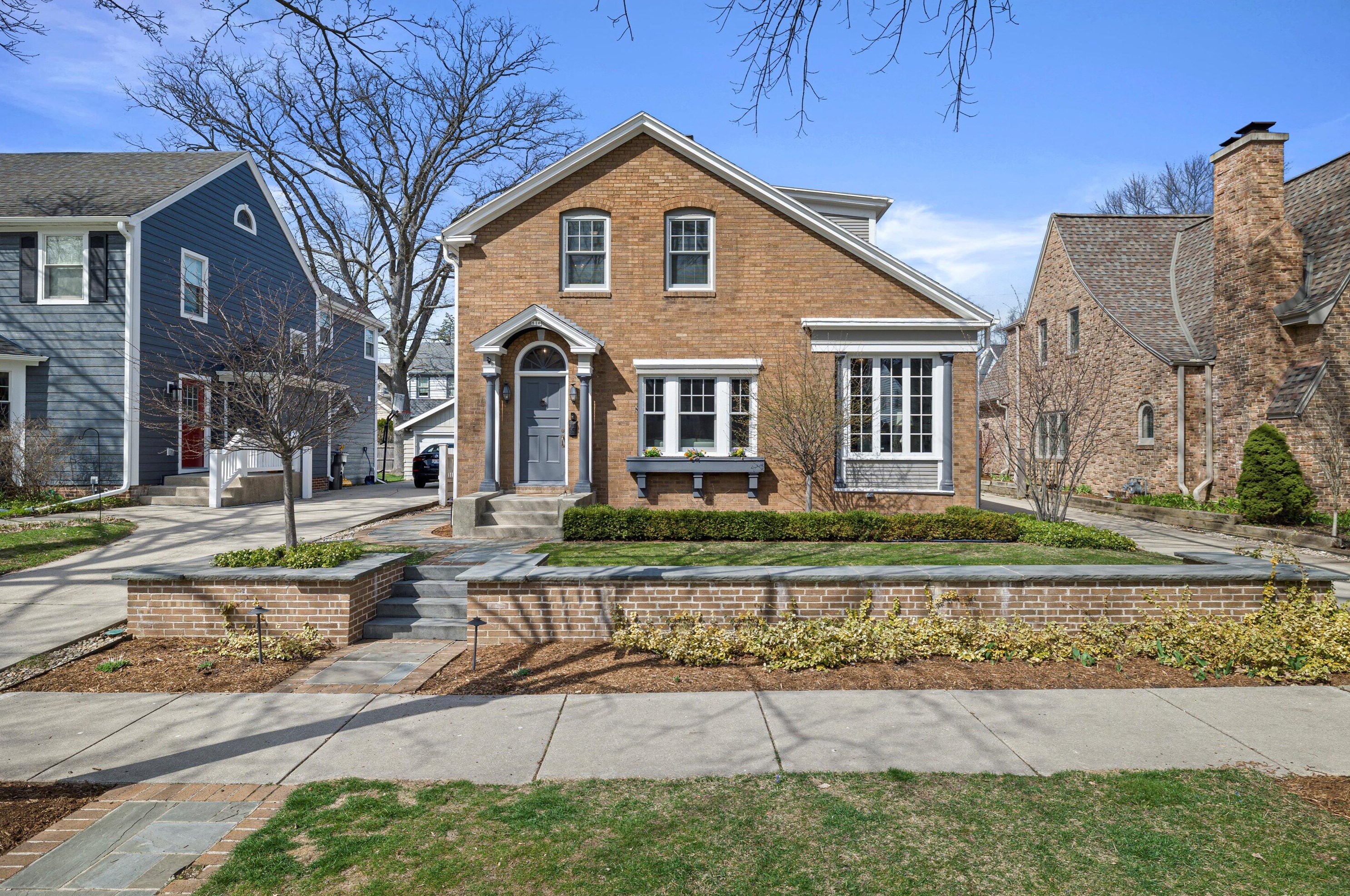 816 Lake Forest Ave, Milwaukee WI  53217-5376 exterior