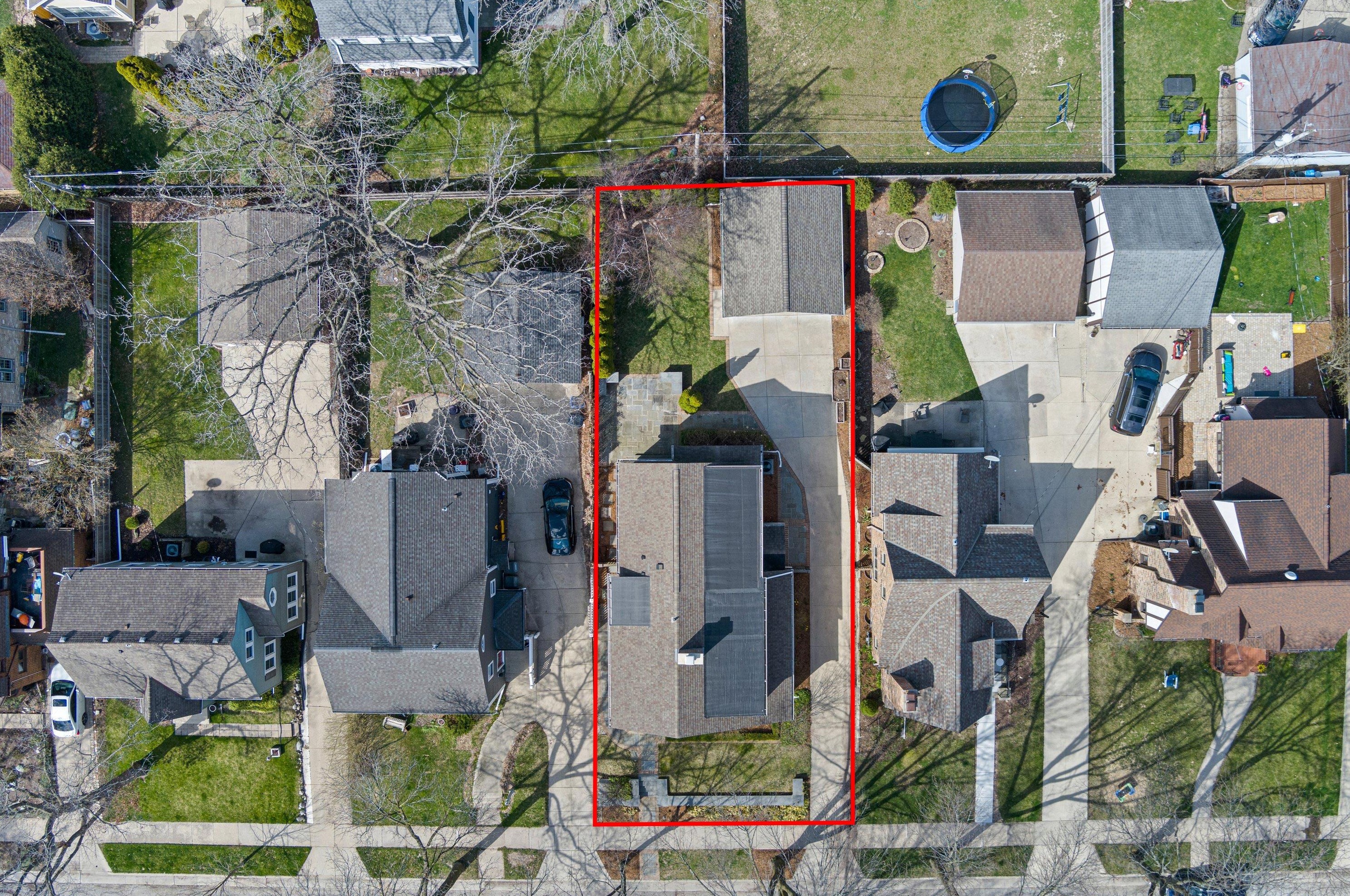 816 Lake Forest Ave, Milwaukee WI  53217-5376 exterior