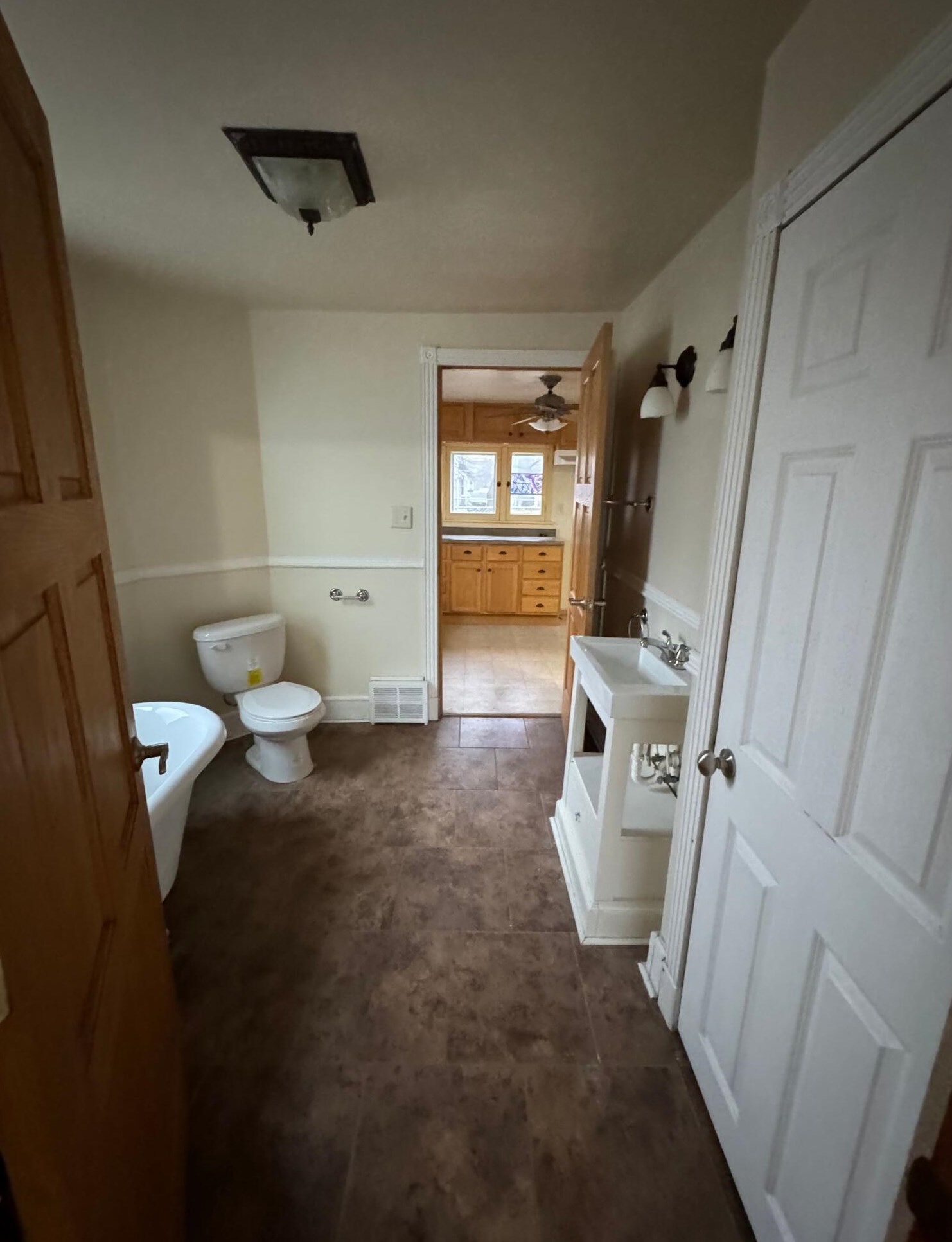 129 West Ave, Waukesha WI  53186-5909 exterior