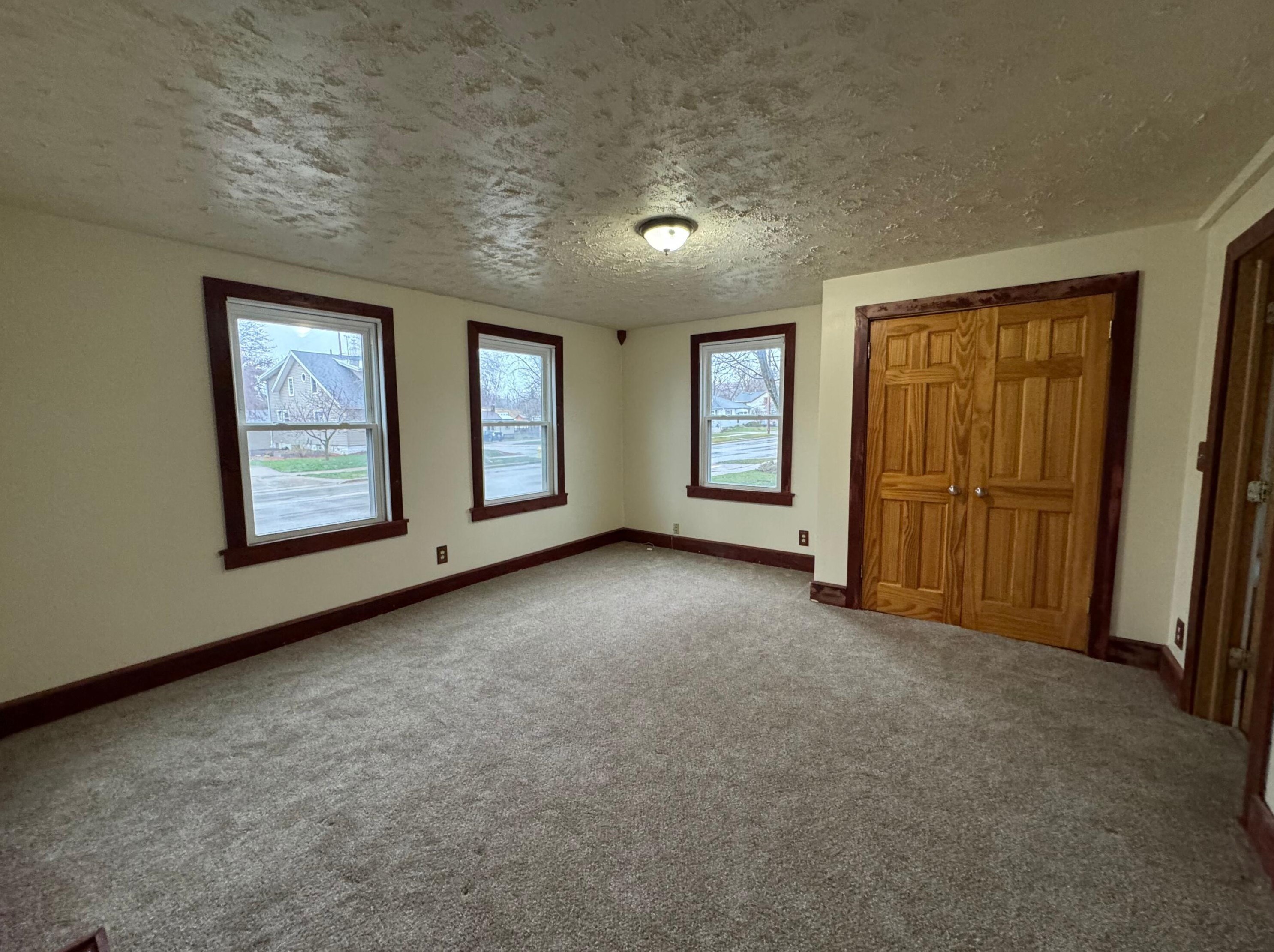 129 West Ave, Waukesha WI  53186-5909 exterior