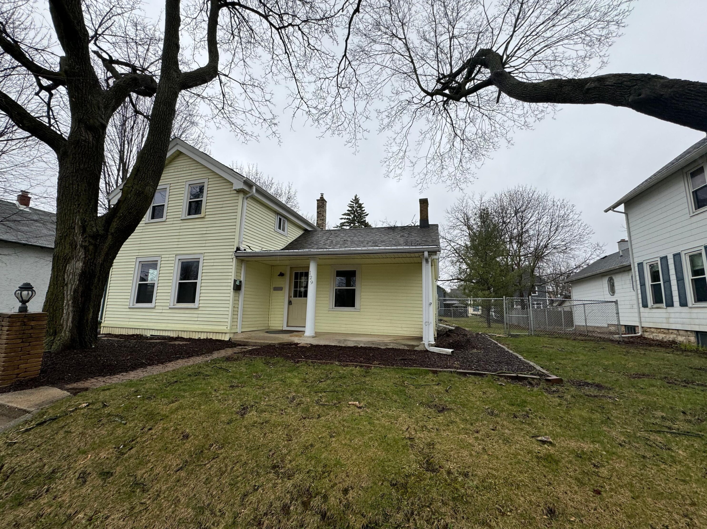 129 West Ave, Waukesha WI  53186-5909 exterior