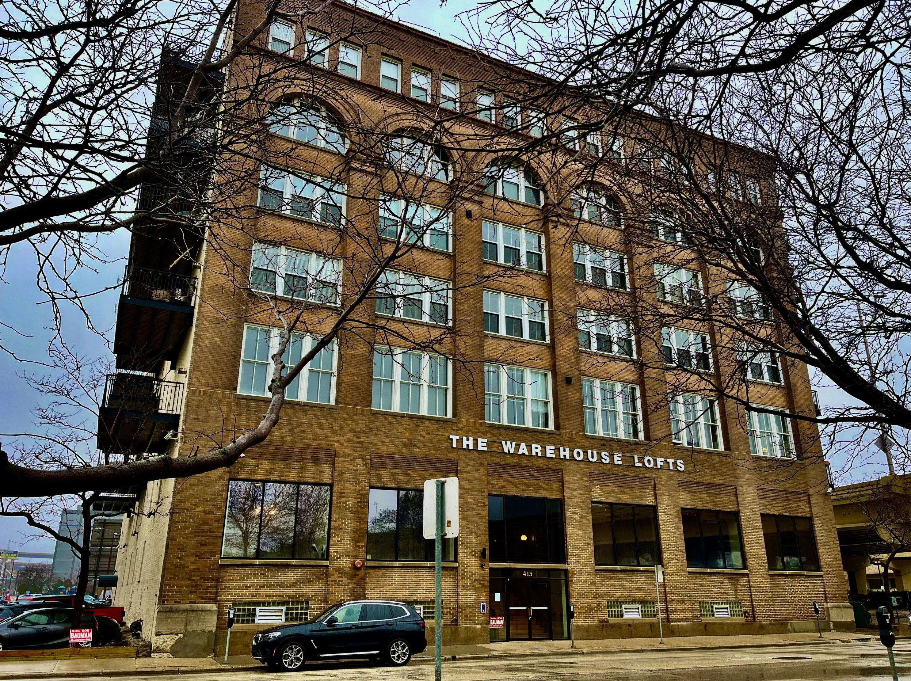 413 2nd St, Milwaukee WI  53203-3100 exterior