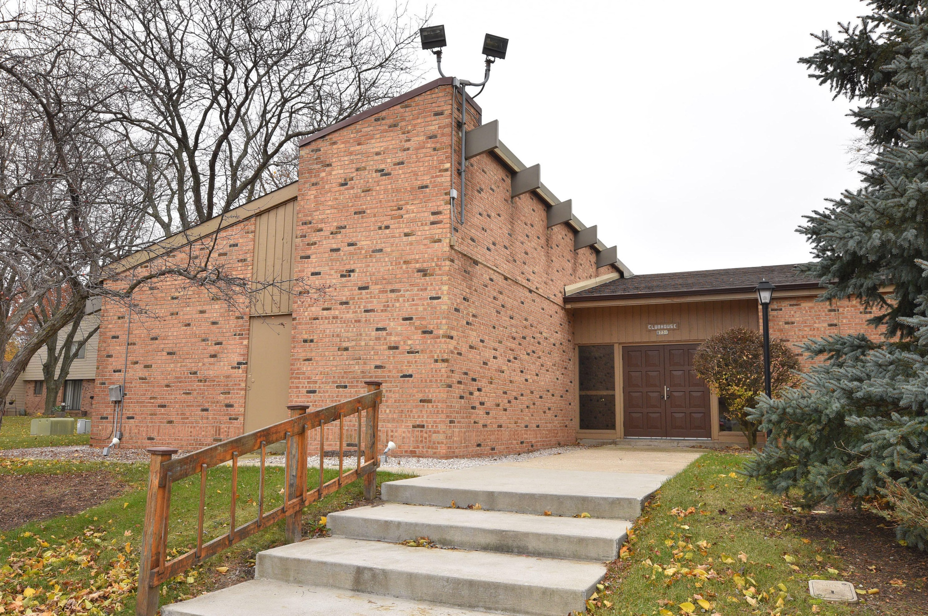 8753 72nd St, Milwaukee WI 53223-2730 exterior