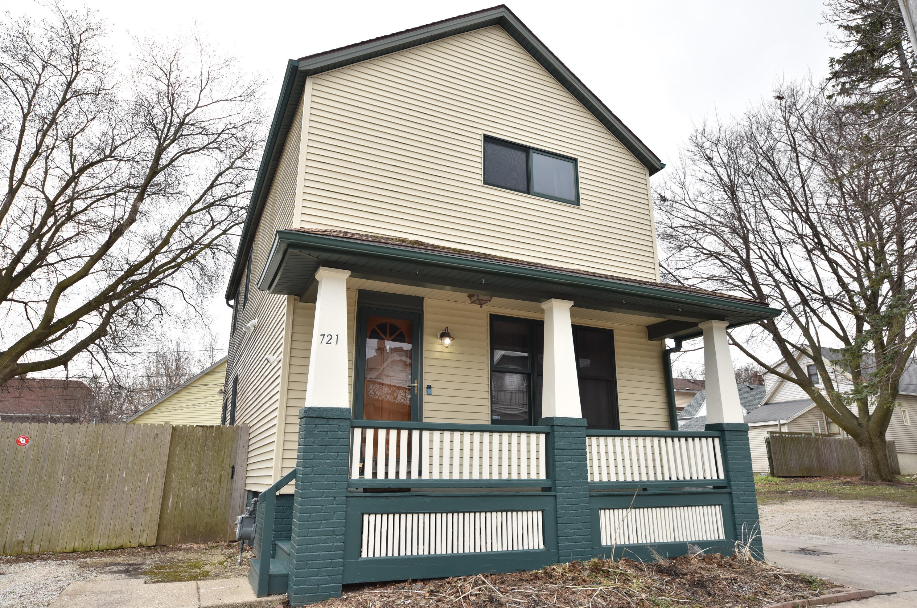 721 Clarke St, Milwaukee WI 53212-2923 exterior